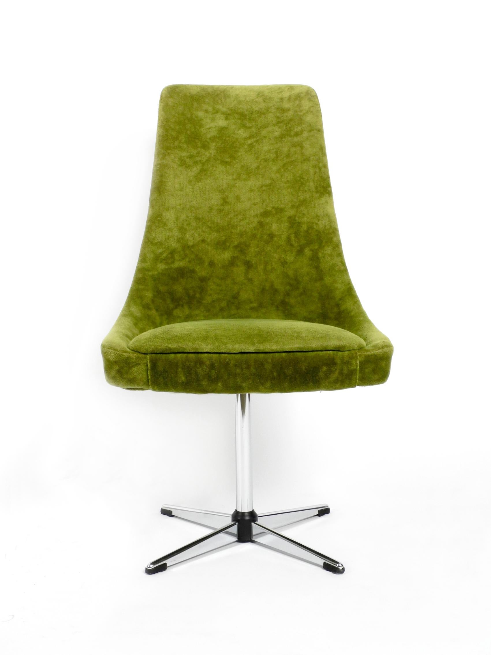 Late 20th Century Four 1970s Space Age Rotatable Chairs by Lübke with Original Green Velvet Cover