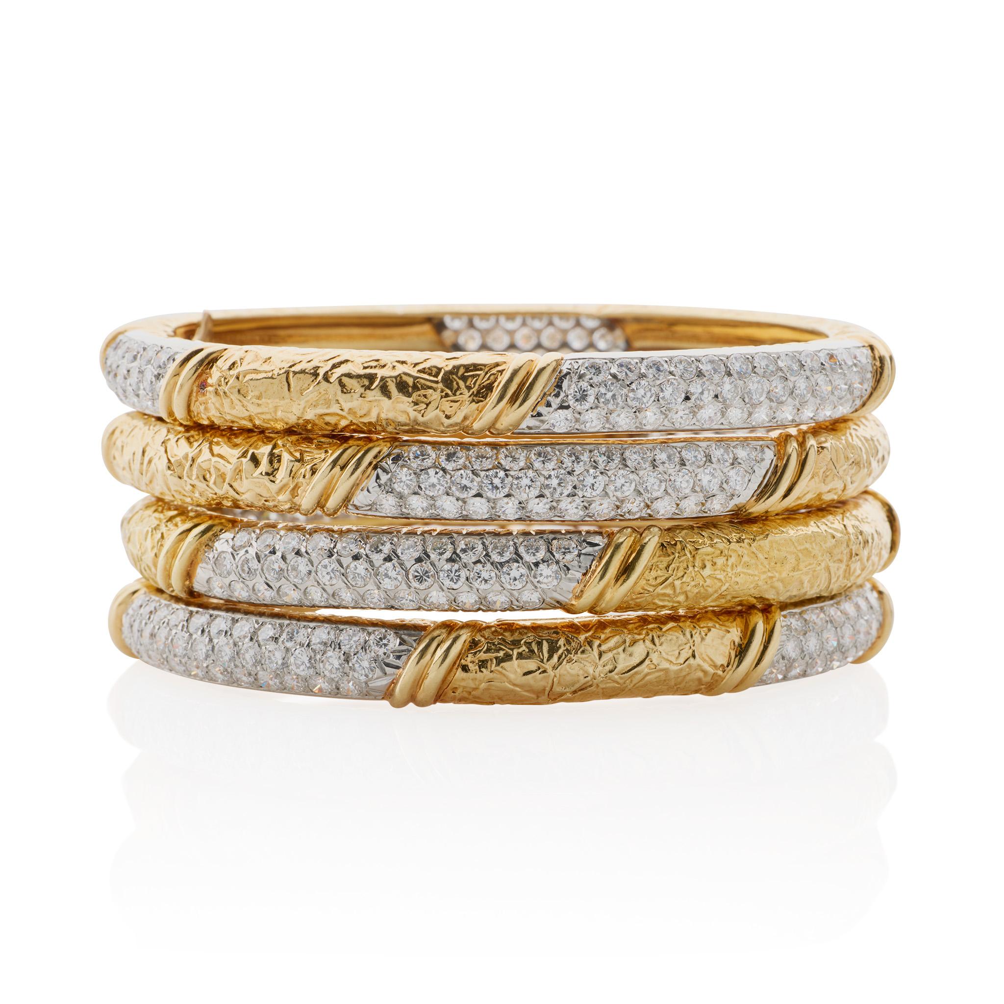 Four 1970s Van Cleef & Arpels Diamond Bangle Bracelets Corte redondo en venta