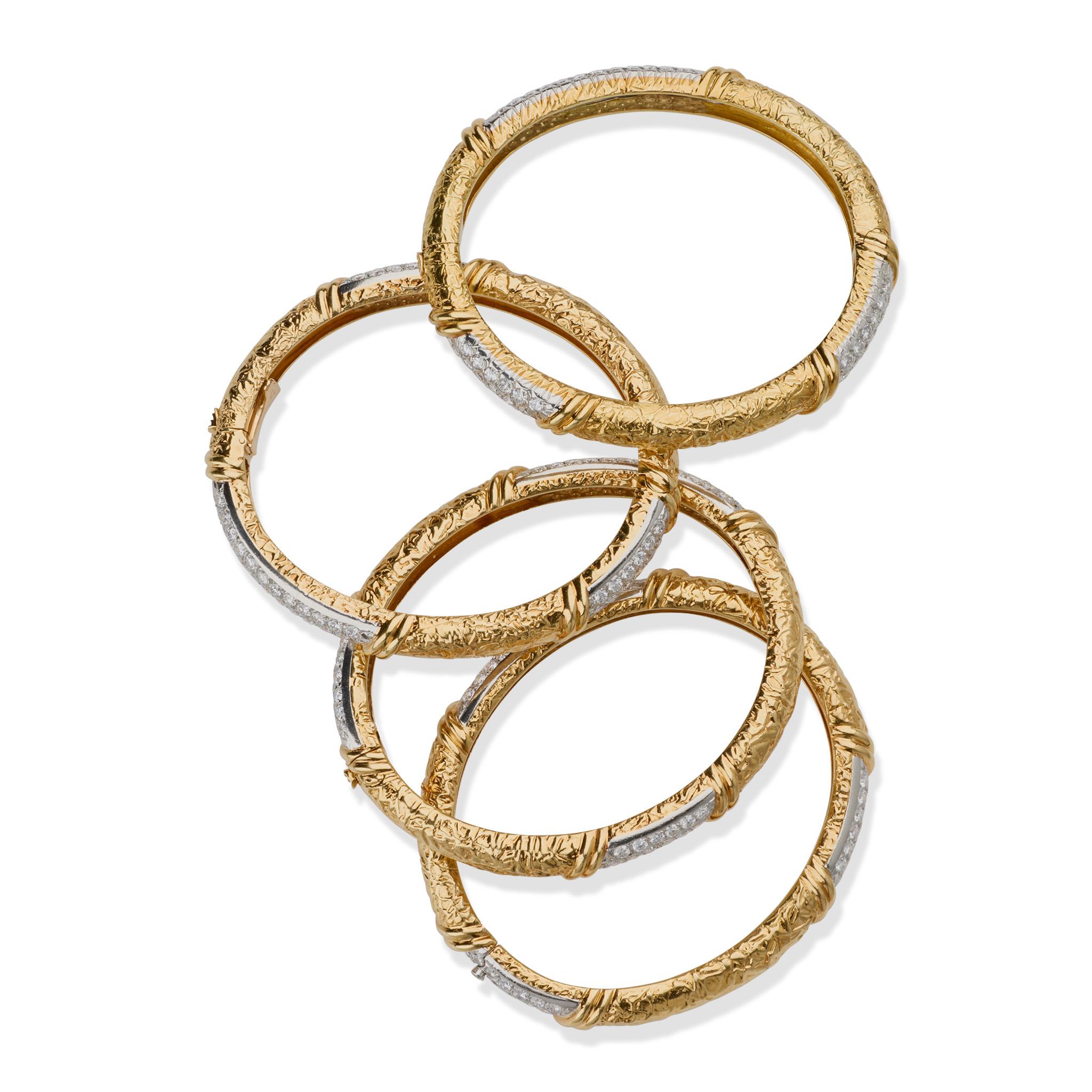 Femenino o masculino Four 1970s Van Cleef & Arpels Diamond Bangle Bracelets en venta