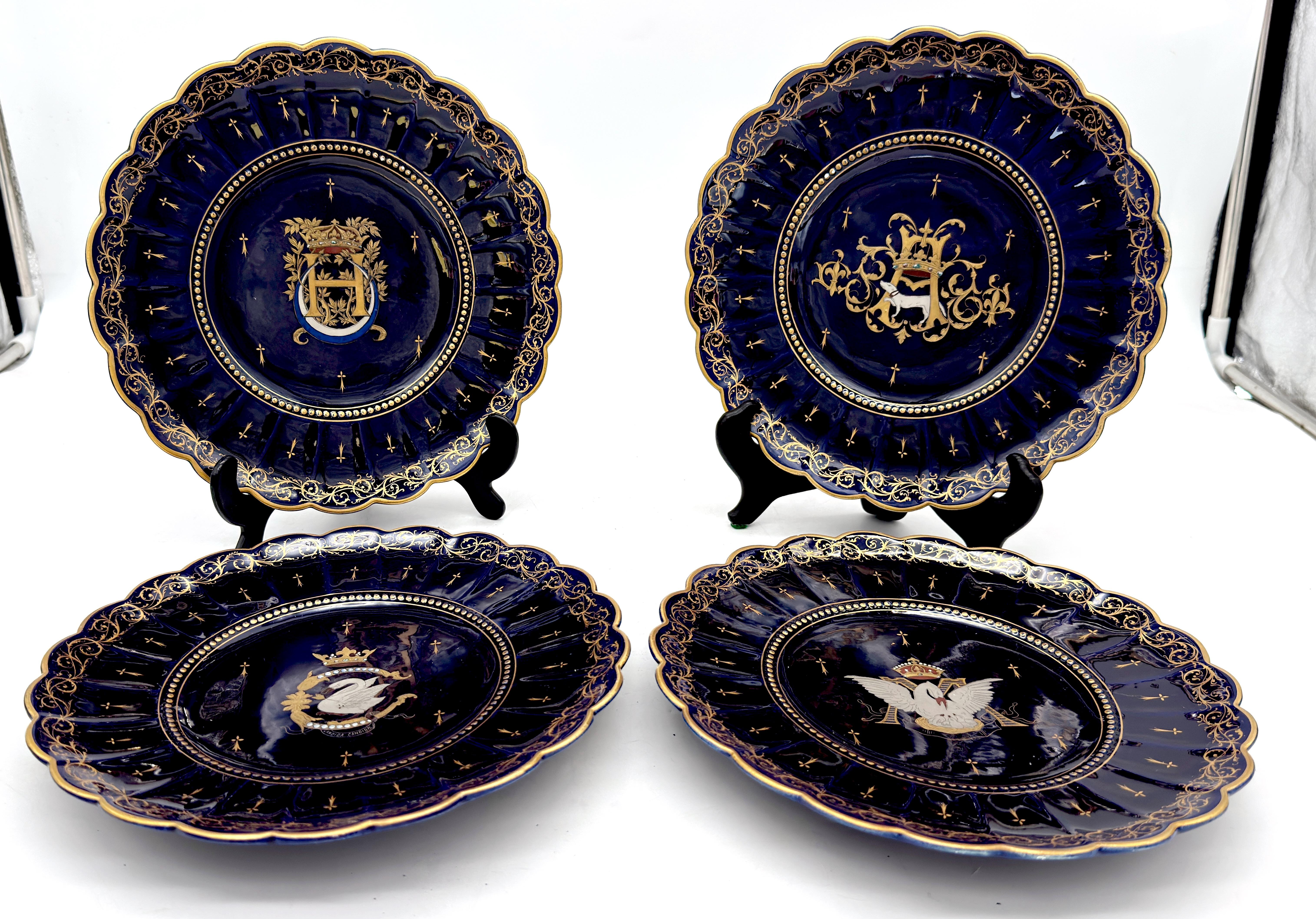 Set of Four 19th-Century French Armorial Porcelain Plates with Cobalt Ground and Gilt Decoration, Attributed to Limoges 

A striking and finely executed set of four French armorial porcelain plates, each measuring 9.5 inches in diameter, attributed