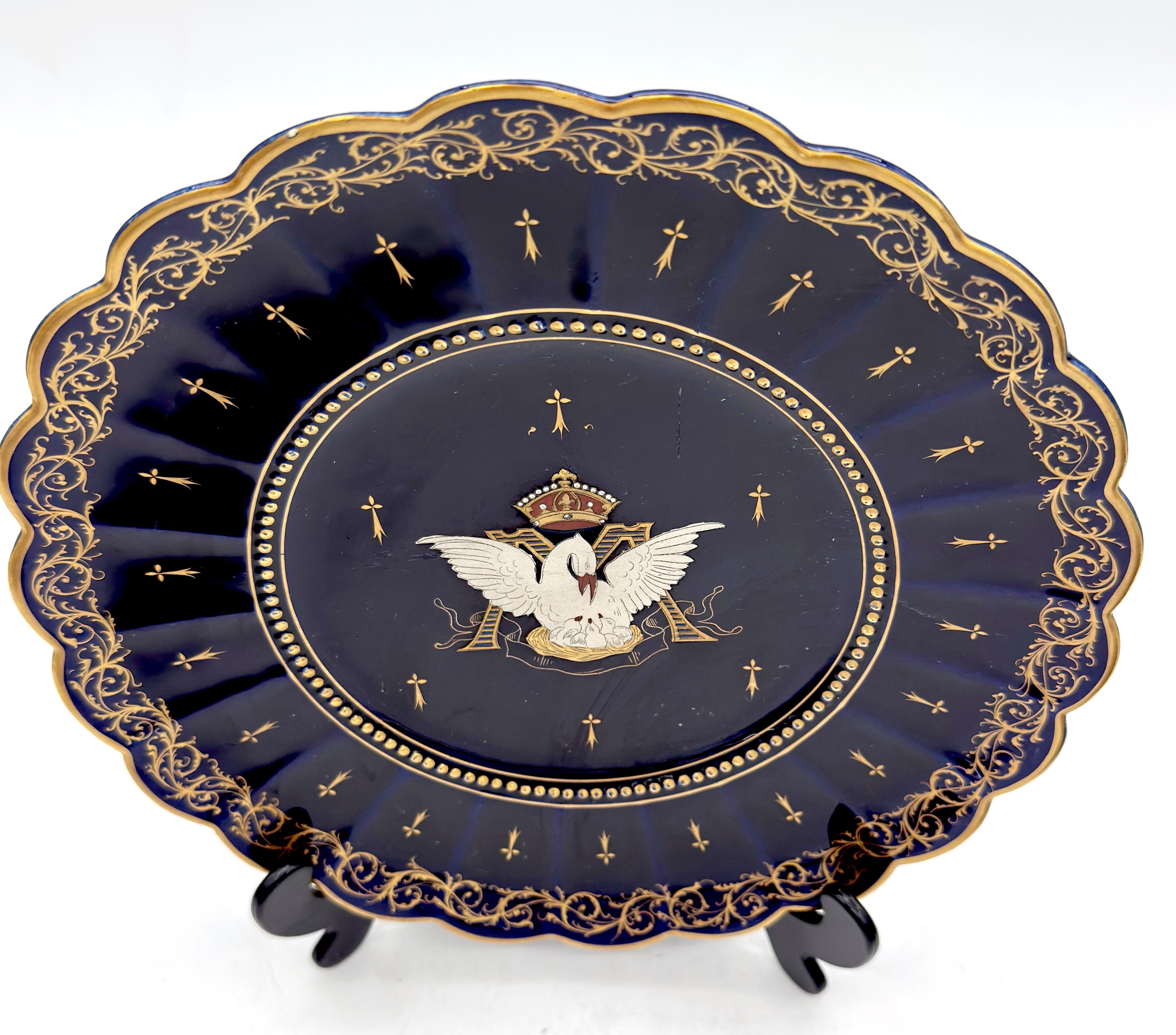 Four 19th C. French Armorial Cobalt & Gilt Plates Attributed to Limoges In Good Condition For Sale In West Palm Beach, FL