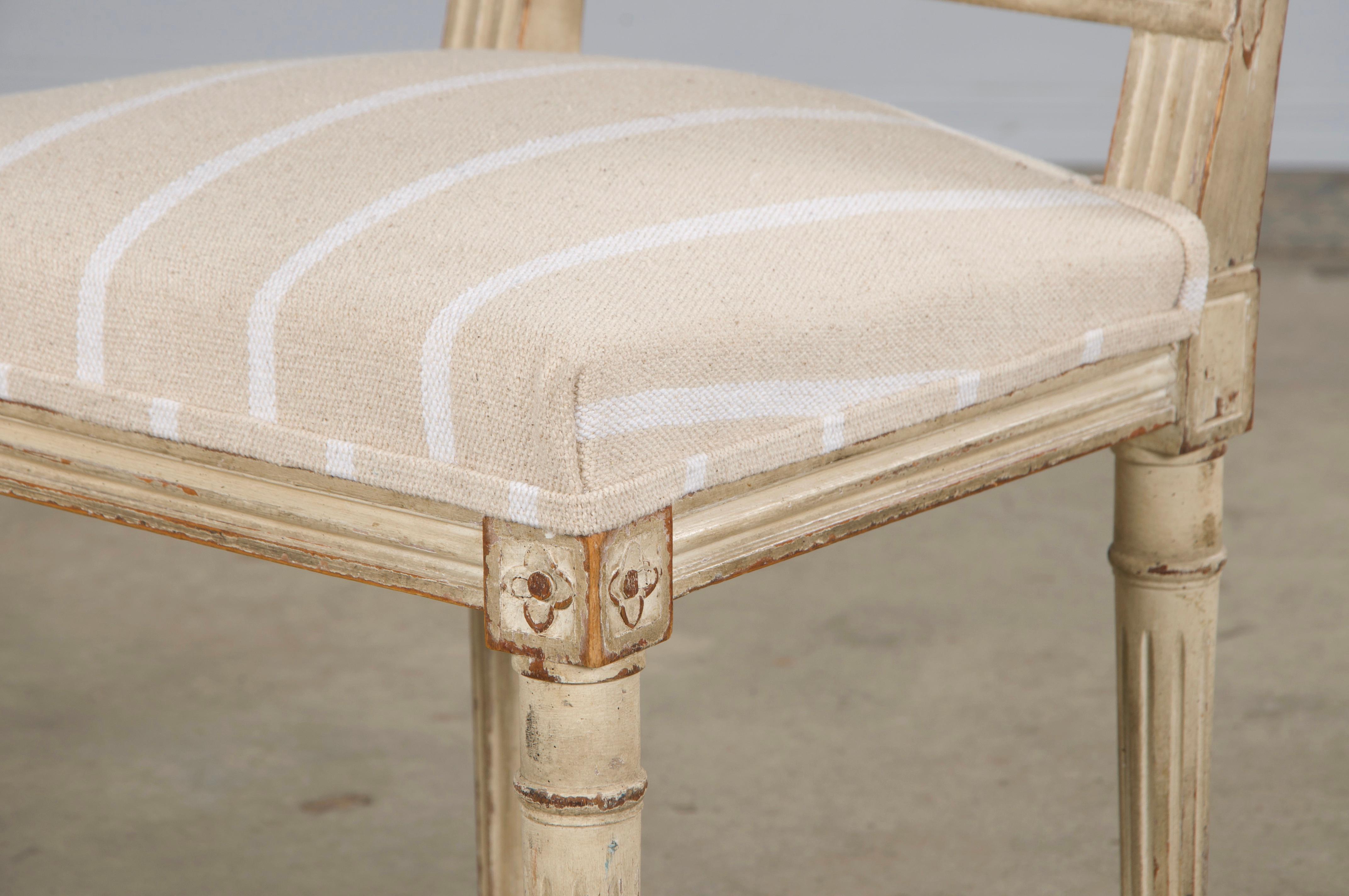Quatre chaises de salle à manger de style Louis XVI du 19ème siècle à dossier carré peint en vente 8
