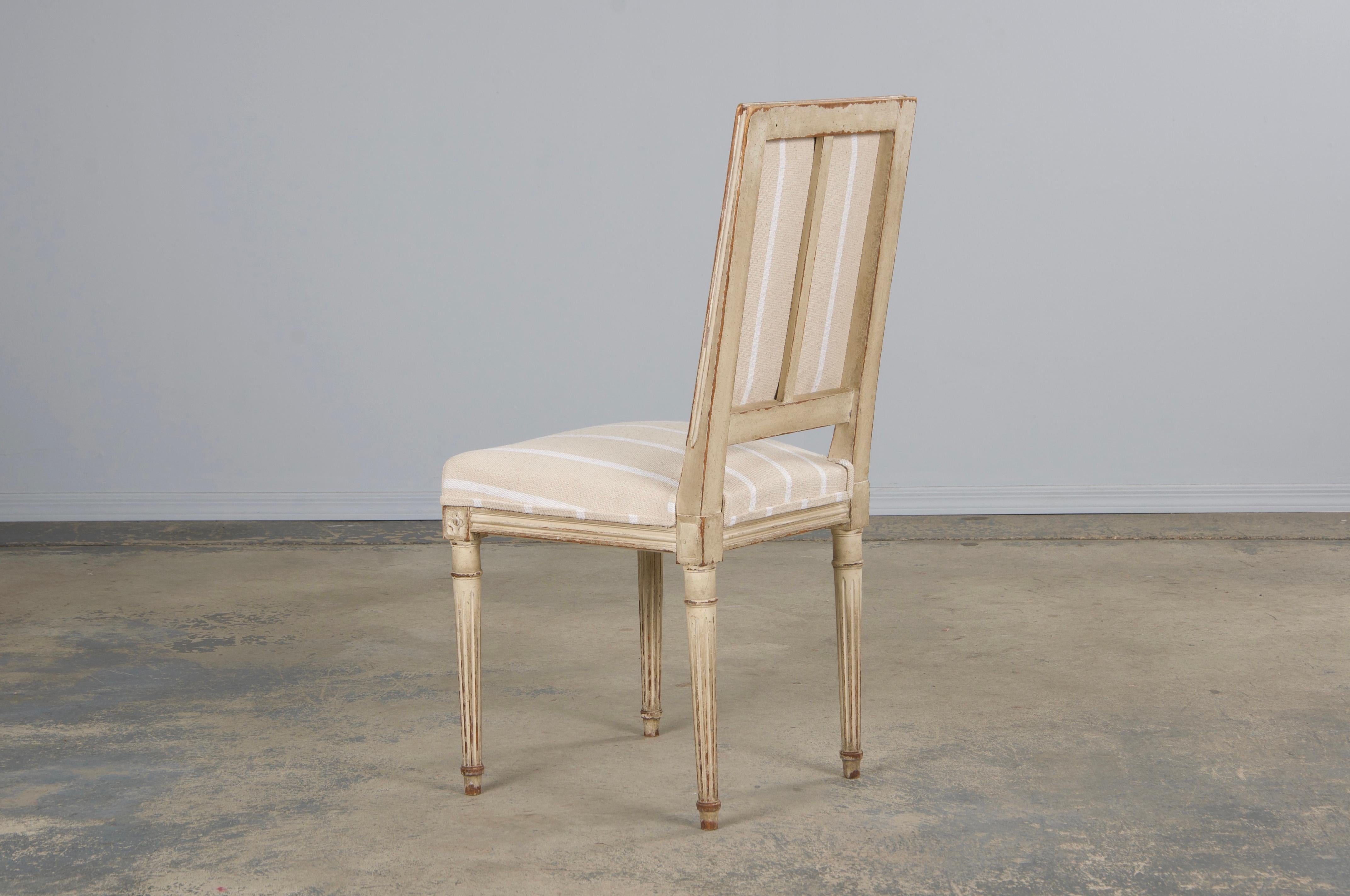 Quatre chaises de salle à manger de style Louis XVI du 19ème siècle à dossier carré peint en vente 9