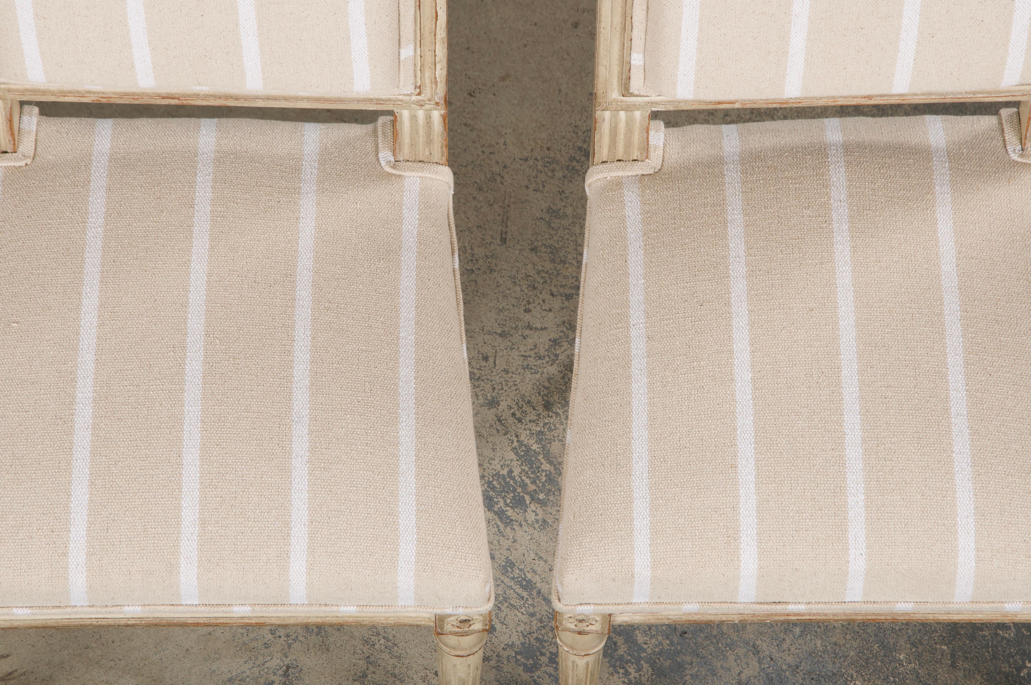 Quatre chaises de salle à manger de style Louis XVI du 19ème siècle à dossier carré peint Bon état - En vente à Astoria, NY