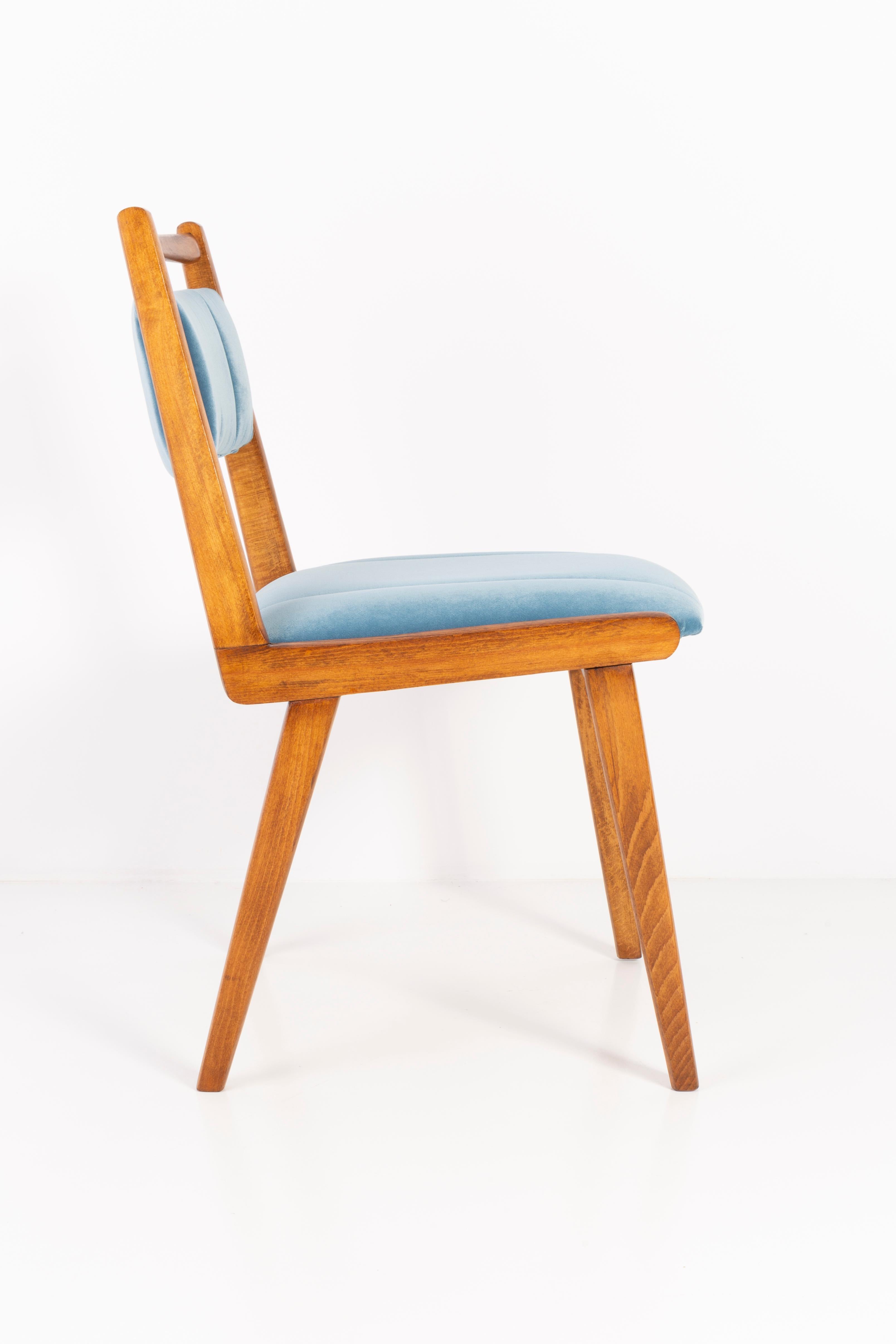 Four 20th Century Blue Velvet Chairs, Poland, 1960s In Excellent Condition For Sale In 05-080 Hornowek, PL