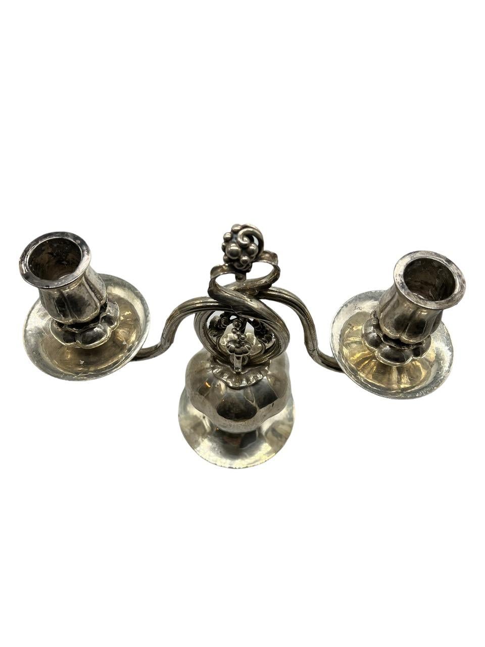 Argent Quatre candélabres danois en argent sterling représentant des grenades, Georg Jensen, XXe siècle 