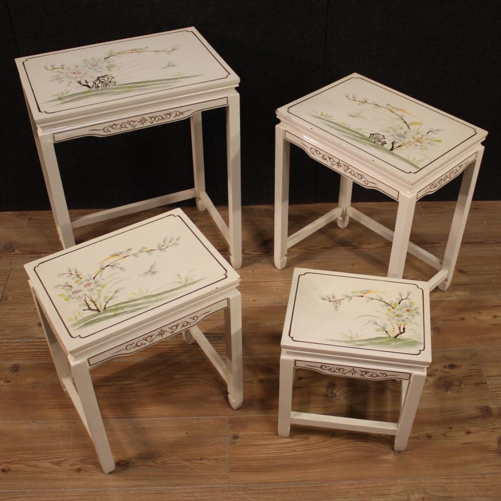 Quatre tables basses françaises en bois laqué et peint du 20e siècle, 1960 en vente 5