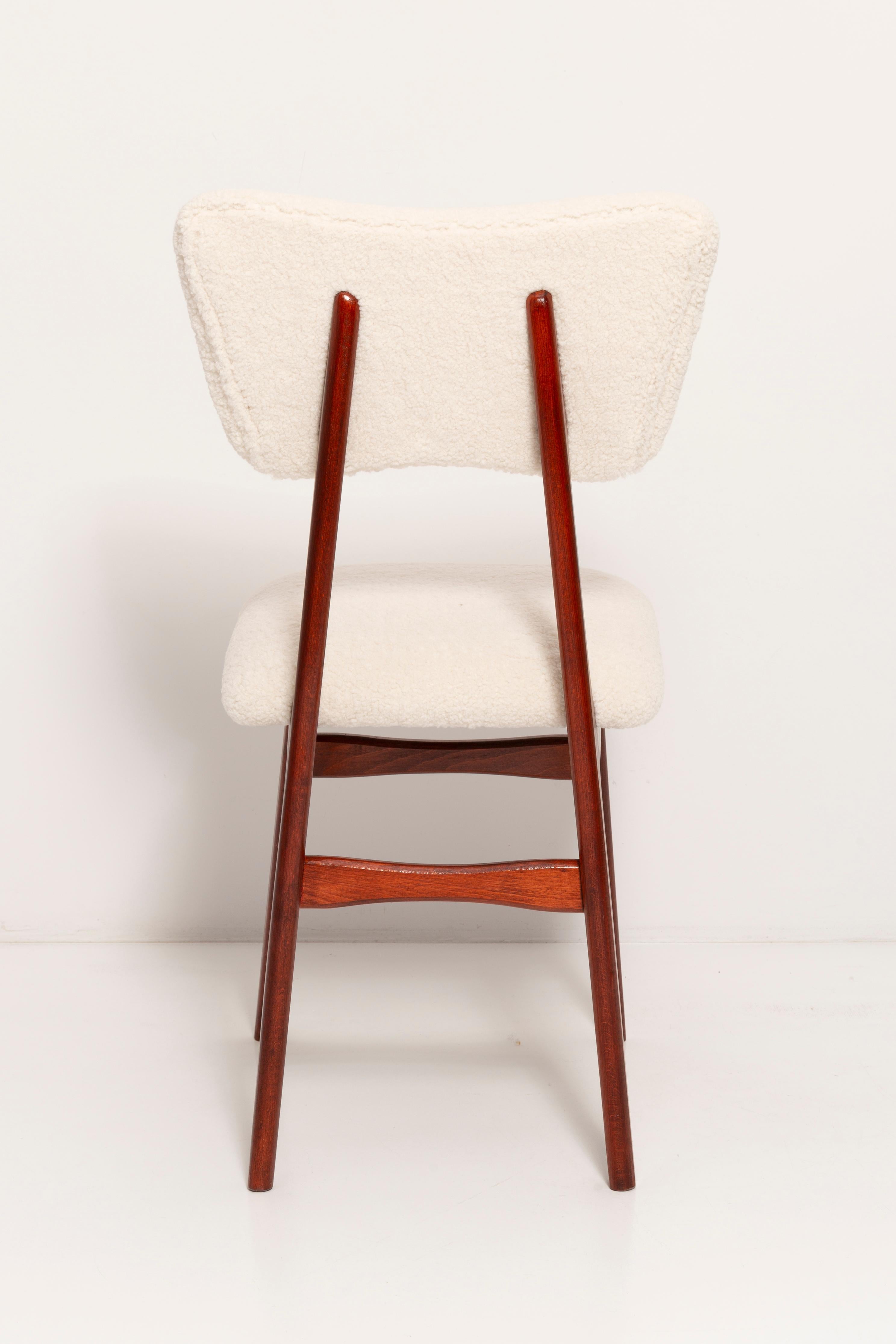 Quattro sedie in bouclé crème chiaro e legno di ciliegio del XX secolo, anni '60 in vendita 5