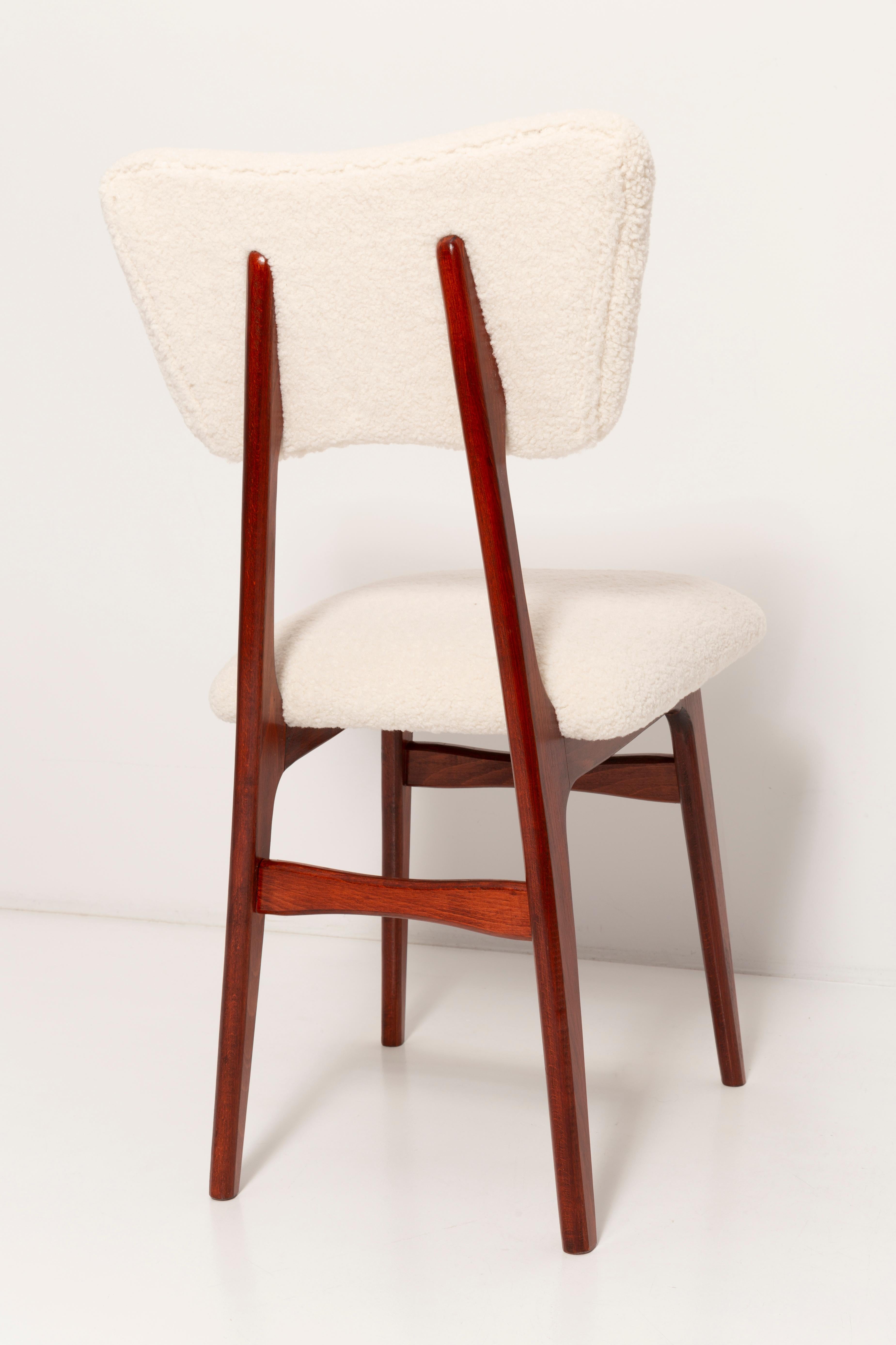 Quattro sedie in bouclé crème chiaro e legno di ciliegio del XX secolo, anni '60 in vendita 6