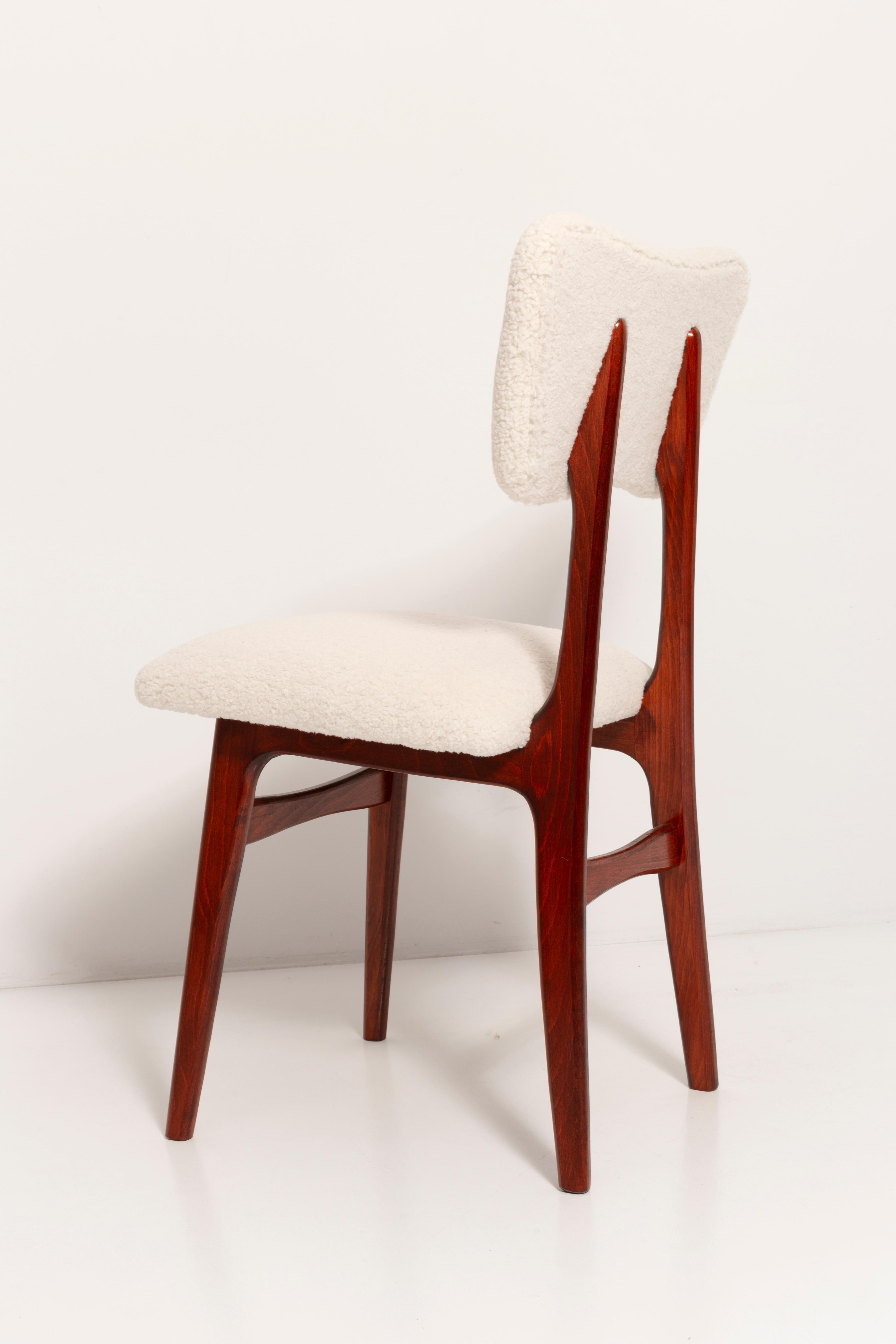 Quattro sedie in bouclé crème chiaro e legno di ciliegio del XX secolo, anni '60 in vendita 8