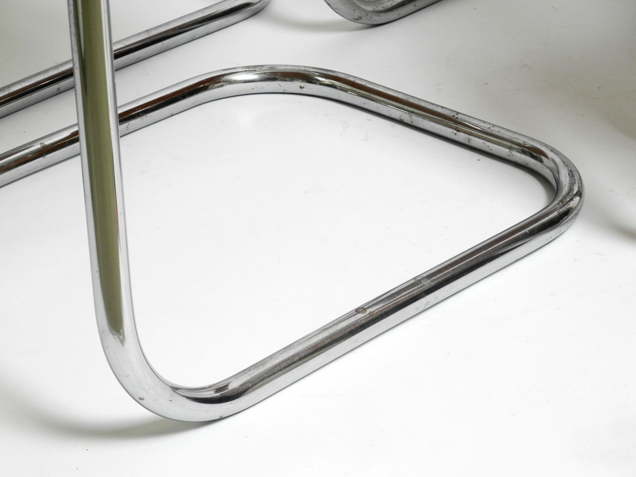 Four 30s cantilever Bauhaus tubular steel chairs by Mart Stam for Robert Slezak For Sale 5