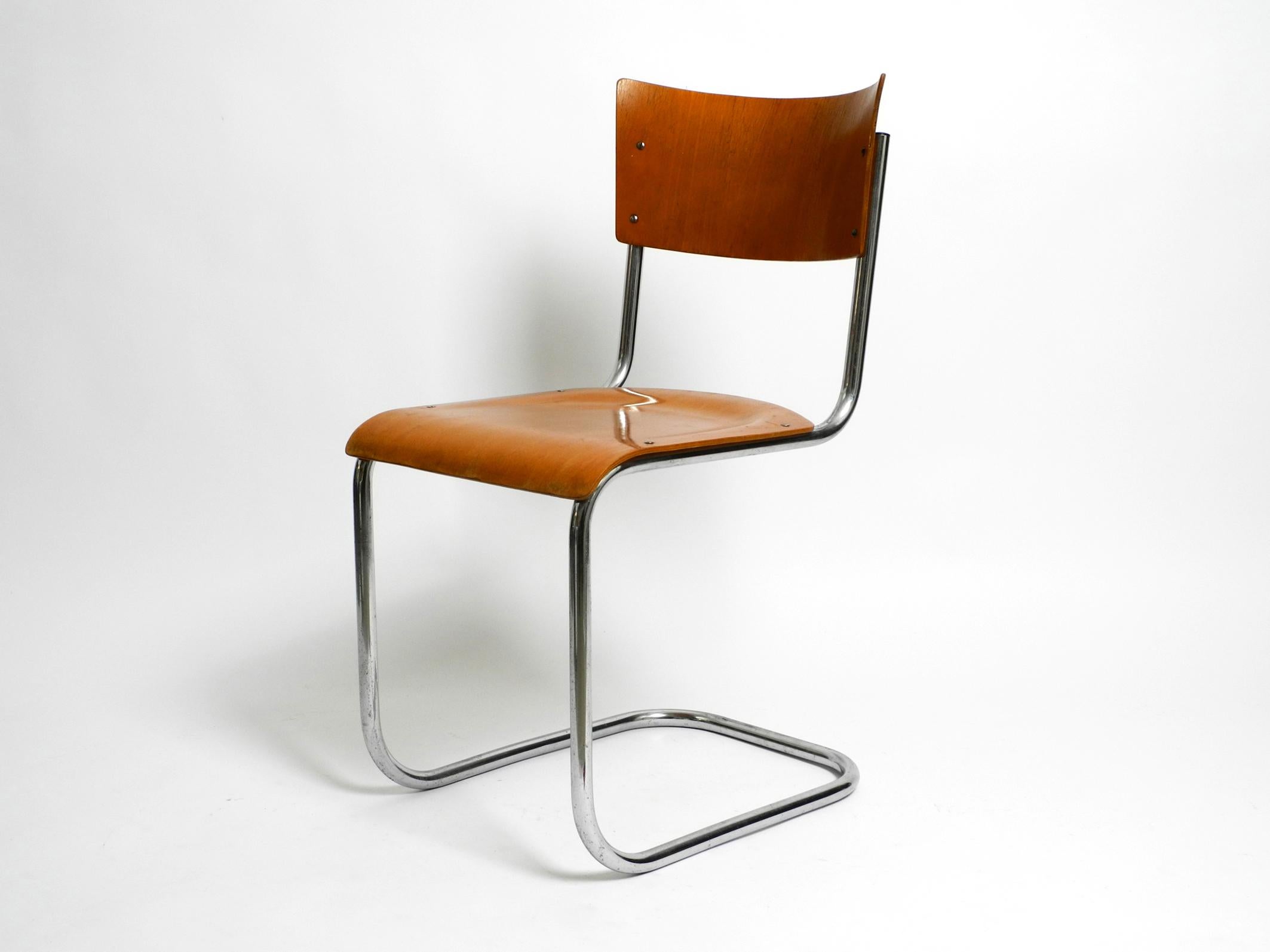 Four 30s cantilever Bauhaus tubular steel chairs by Mart Stam for Robert Slezak For Sale 13