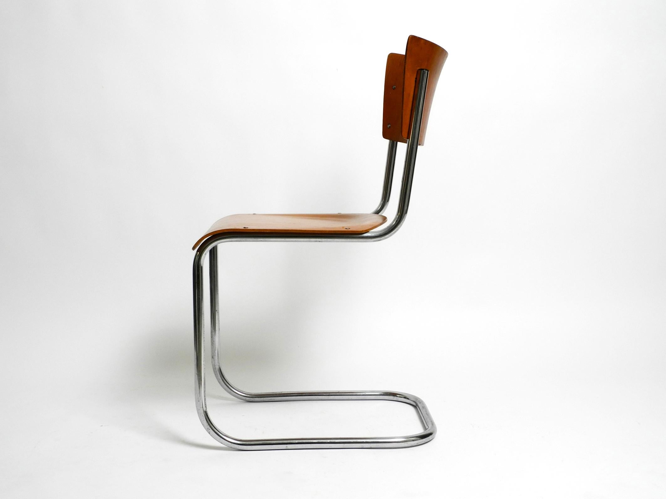 Four 30s cantilever Bauhaus tubular steel chairs by Mart Stam for Robert Slezak For Sale 13