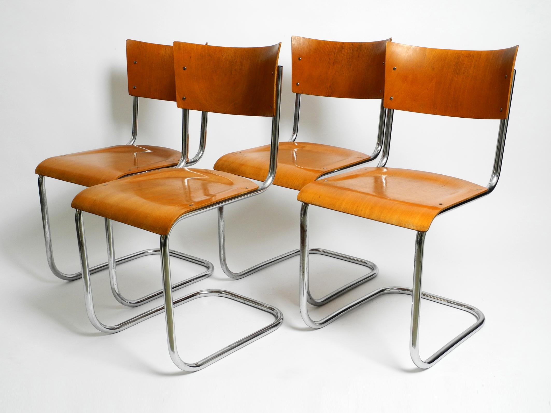 Quatre chaises cantilever Bauhaus en acier tubulaire des années 30 de Mart Stam pour Robert Slezak Bon état - En vente à München, DE