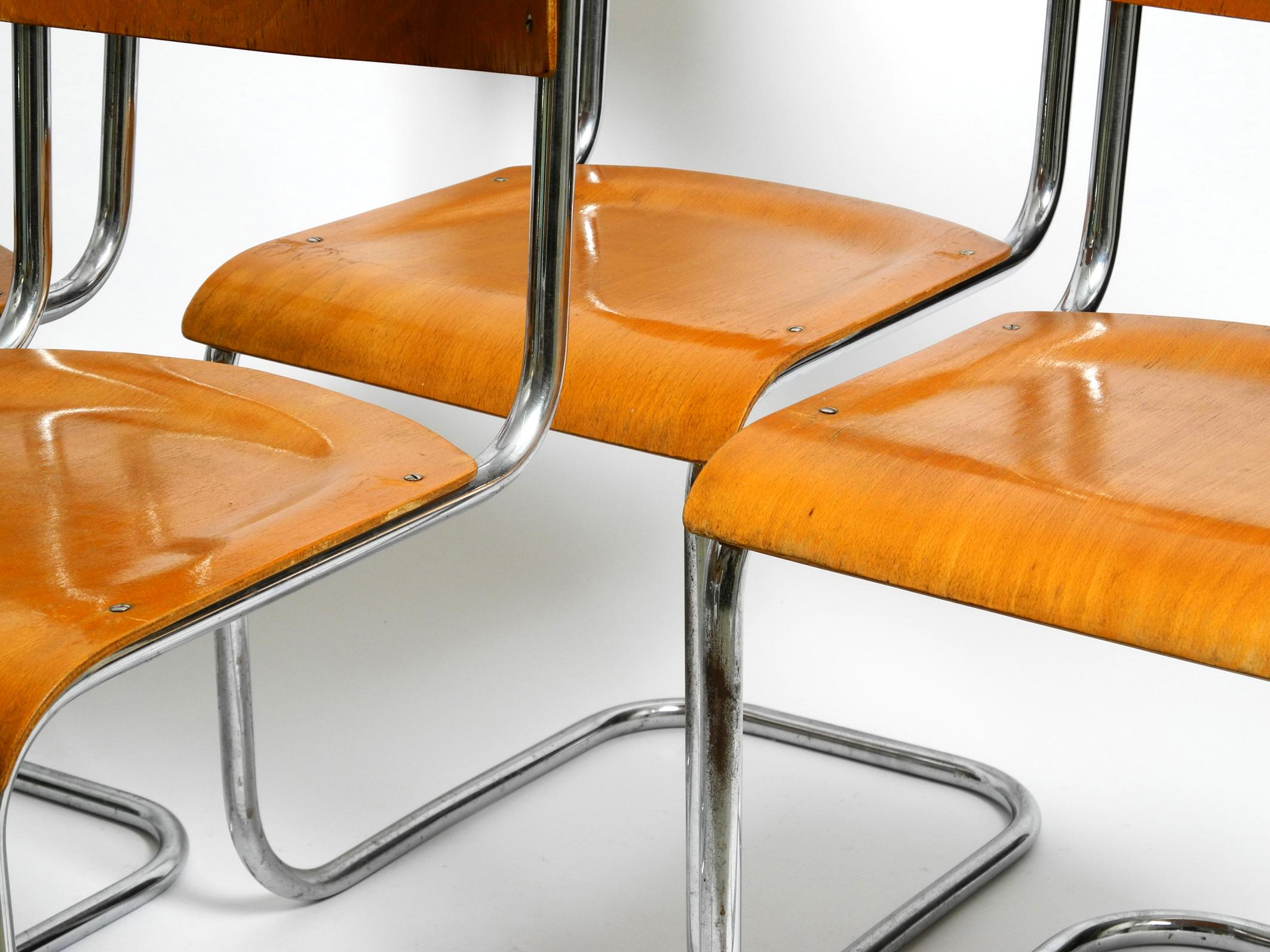 Four 30s cantilever Bauhaus tubular steel chairs by Mart Stam for Robert Slezak For Sale 1