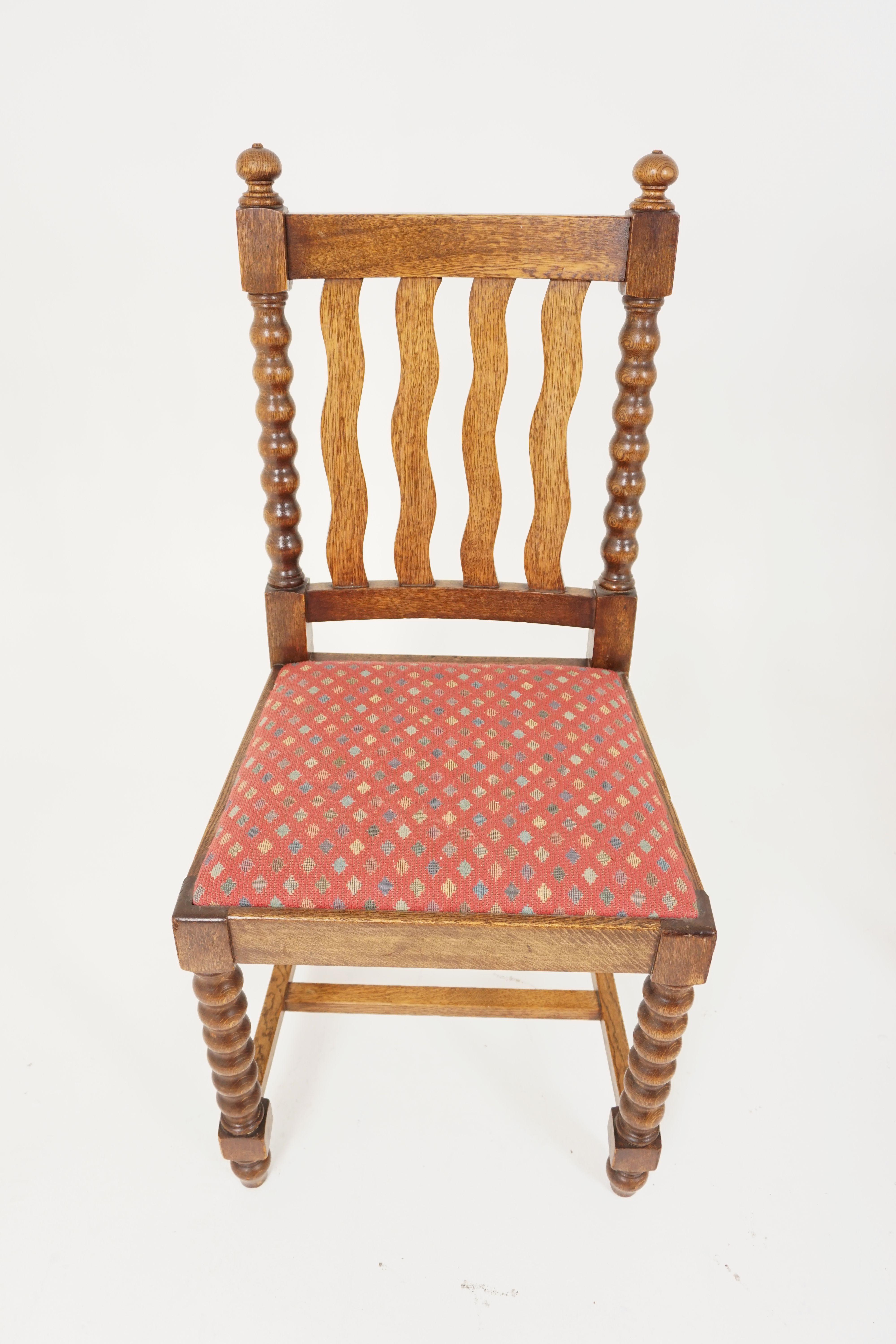 Four (4) antique oak bobbin leg dining chairs, oak, Scotland 1920, B839

Scotland, 1920
Solid oak
Original finish
Finials to the top of the supports
Four wavy rails on the open back
Lift-out padded seats below
All standing on bobbin legs to