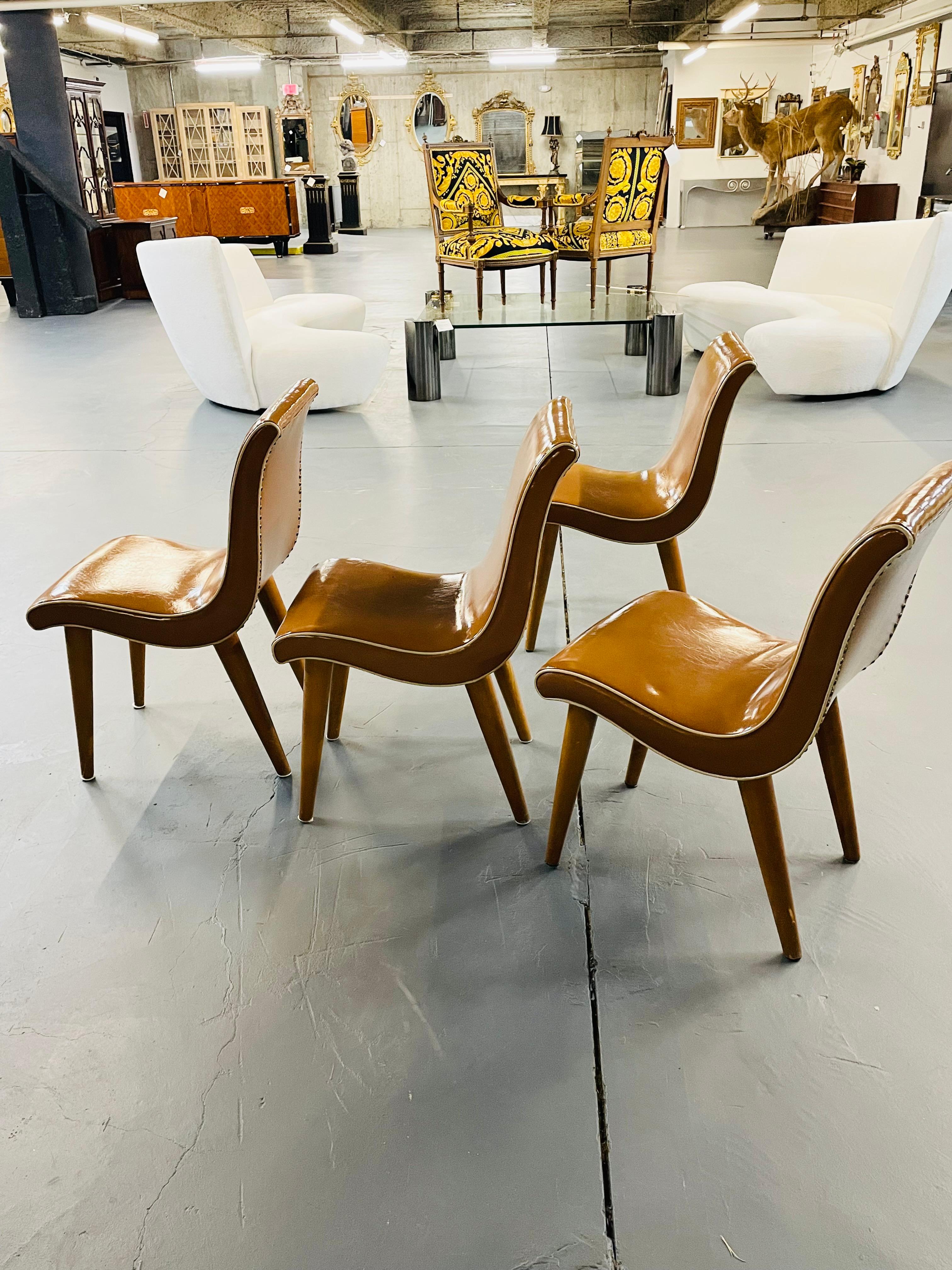 Cuatro sillas curvadas americanas de comedor / auxiliares modernas de mediados de siglo, de Russel Wright en venta 10