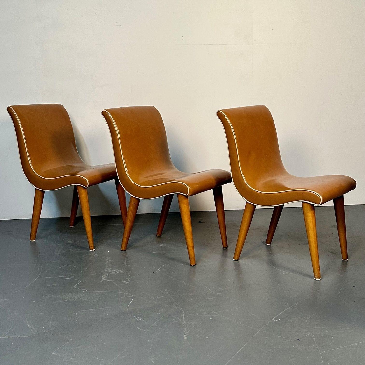 Cuatro sillas curvadas americanas de comedor / auxiliares modernas de mediados de siglo, de Russel Wright Latón en venta