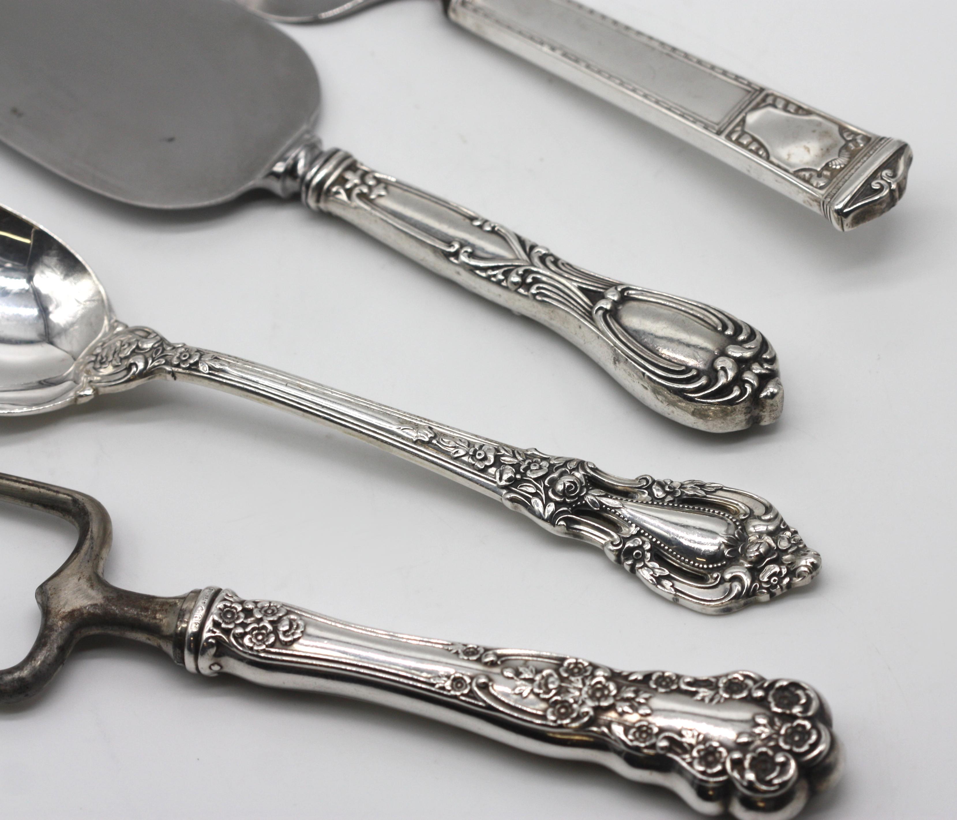 20ième siècle Quatre articles de service américains en argent sterling et inoxydable en vente