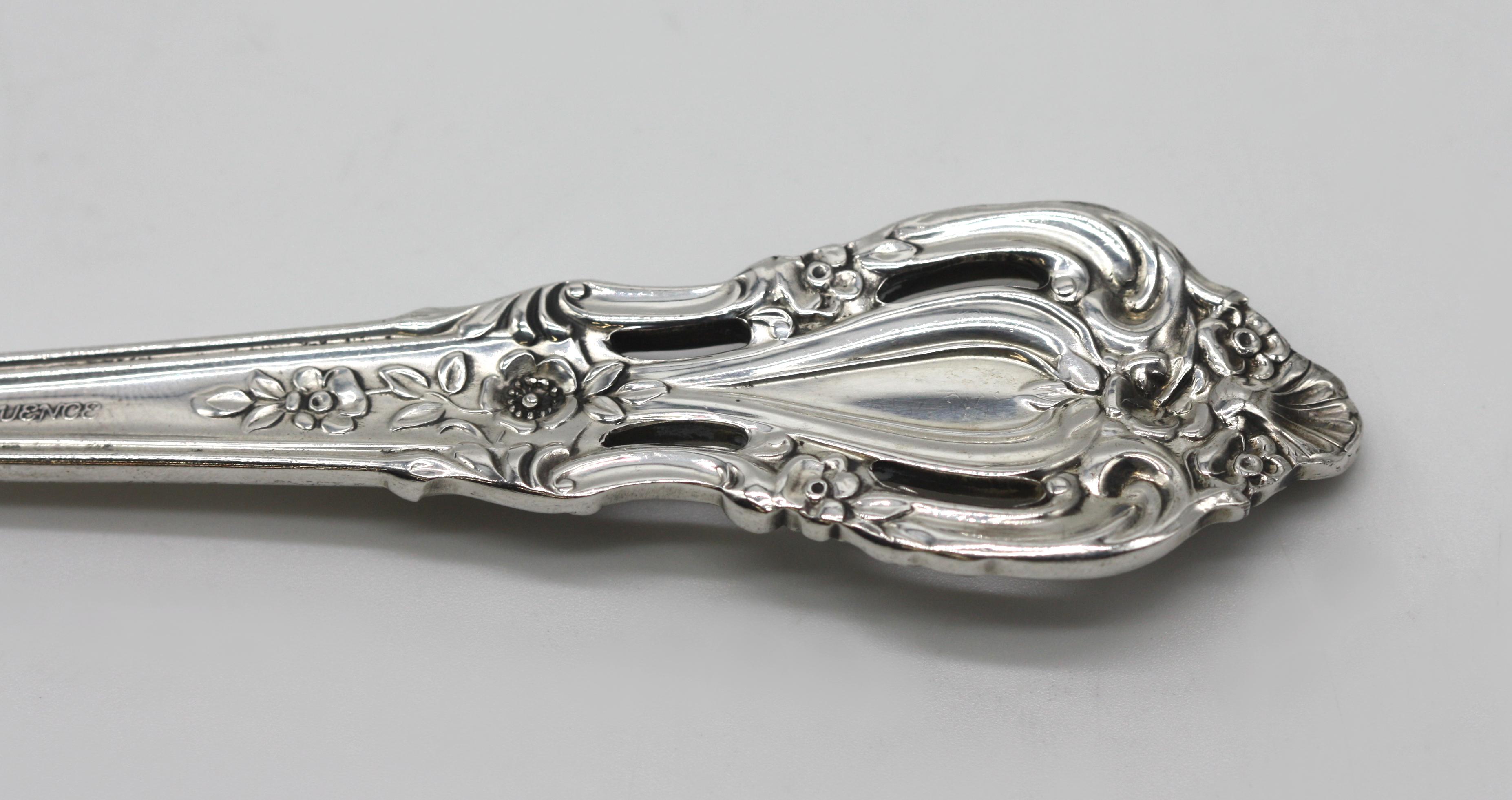Quatre articles de service américains en argent sterling et inoxydable en vente 3