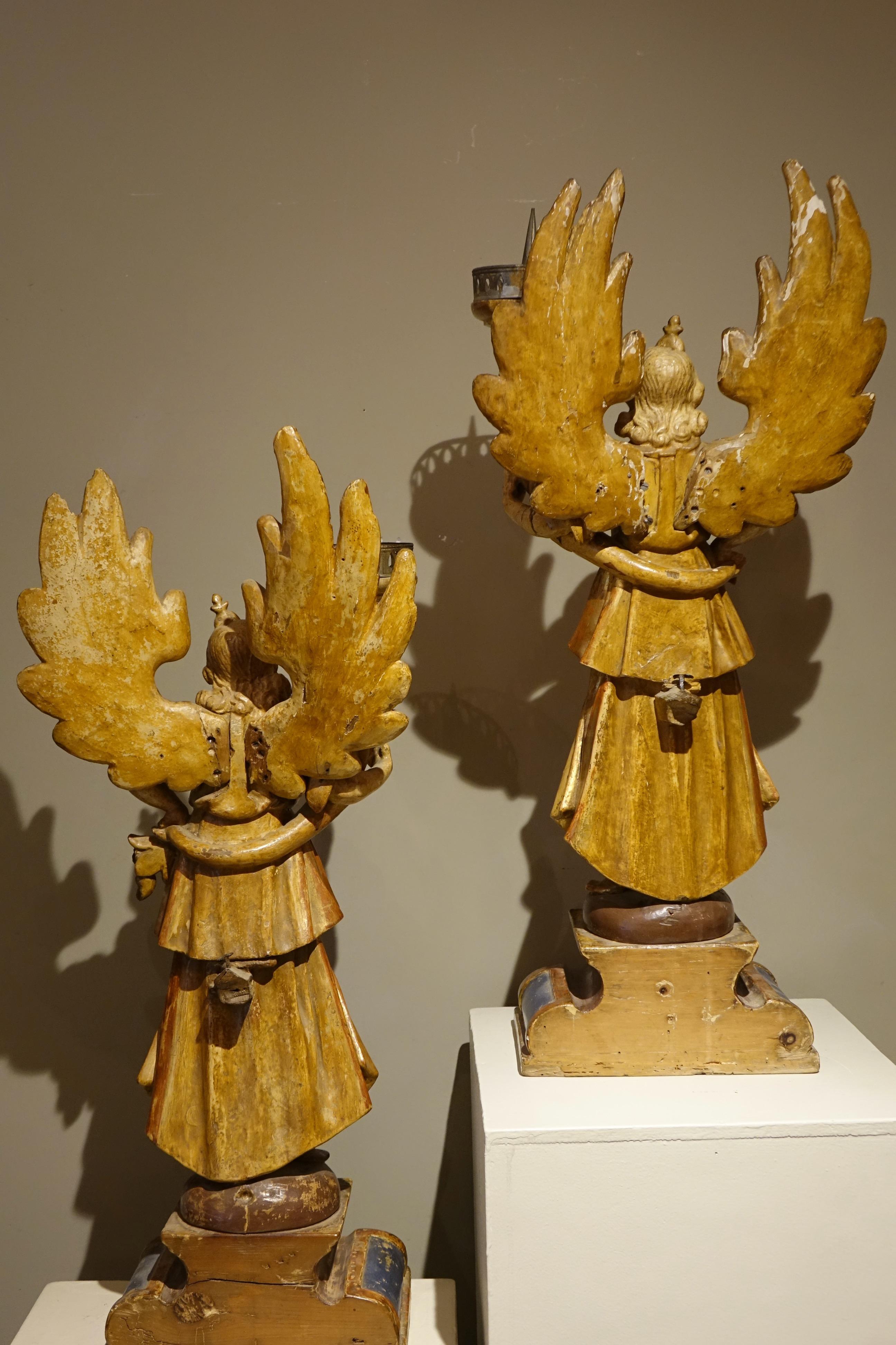 Wood Four angels, Provence or Italy, 17th c. For Sale