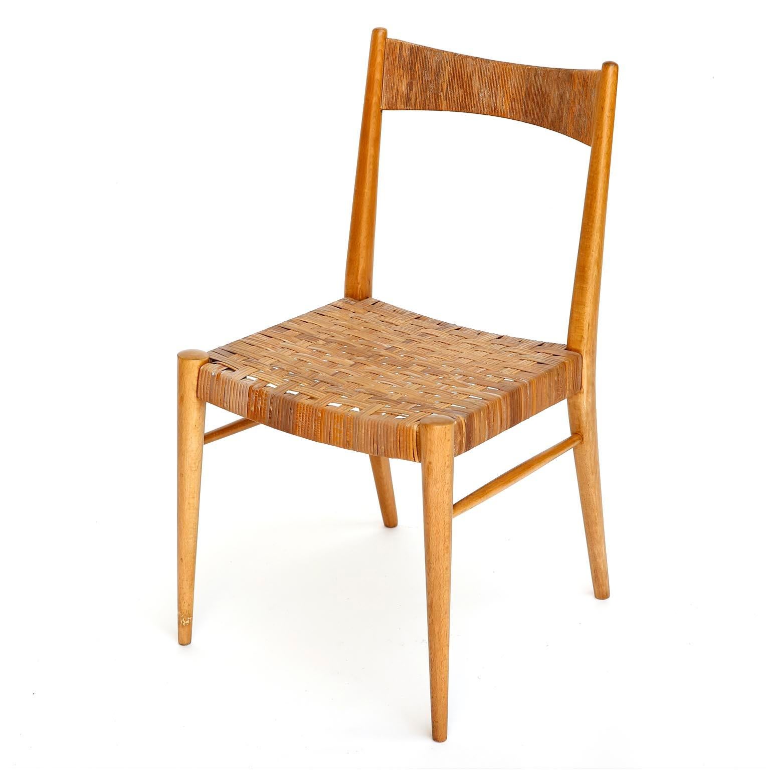 Milieu du XXe siècle Quatre chaises Anna-Lülja Praun, canne en osier Wood, années 1950 en vente