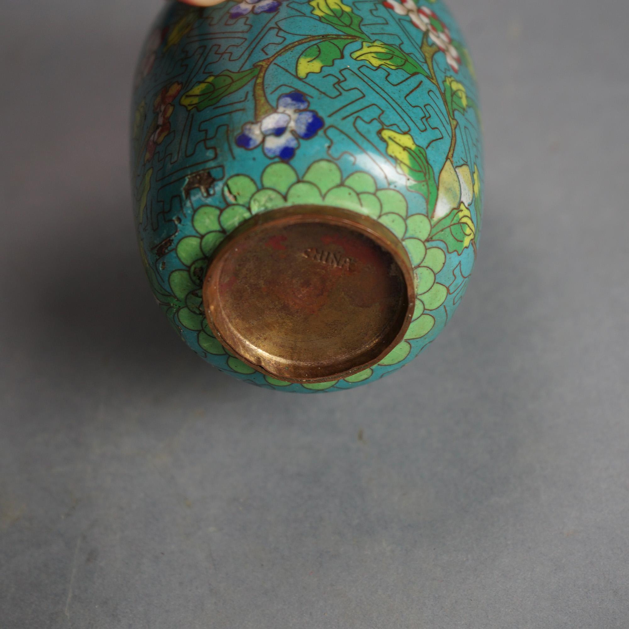 Antike chinesische Cloisonné-Vasen, emailliert, um 1920

Maße - Sm bis Lg: 5,25 