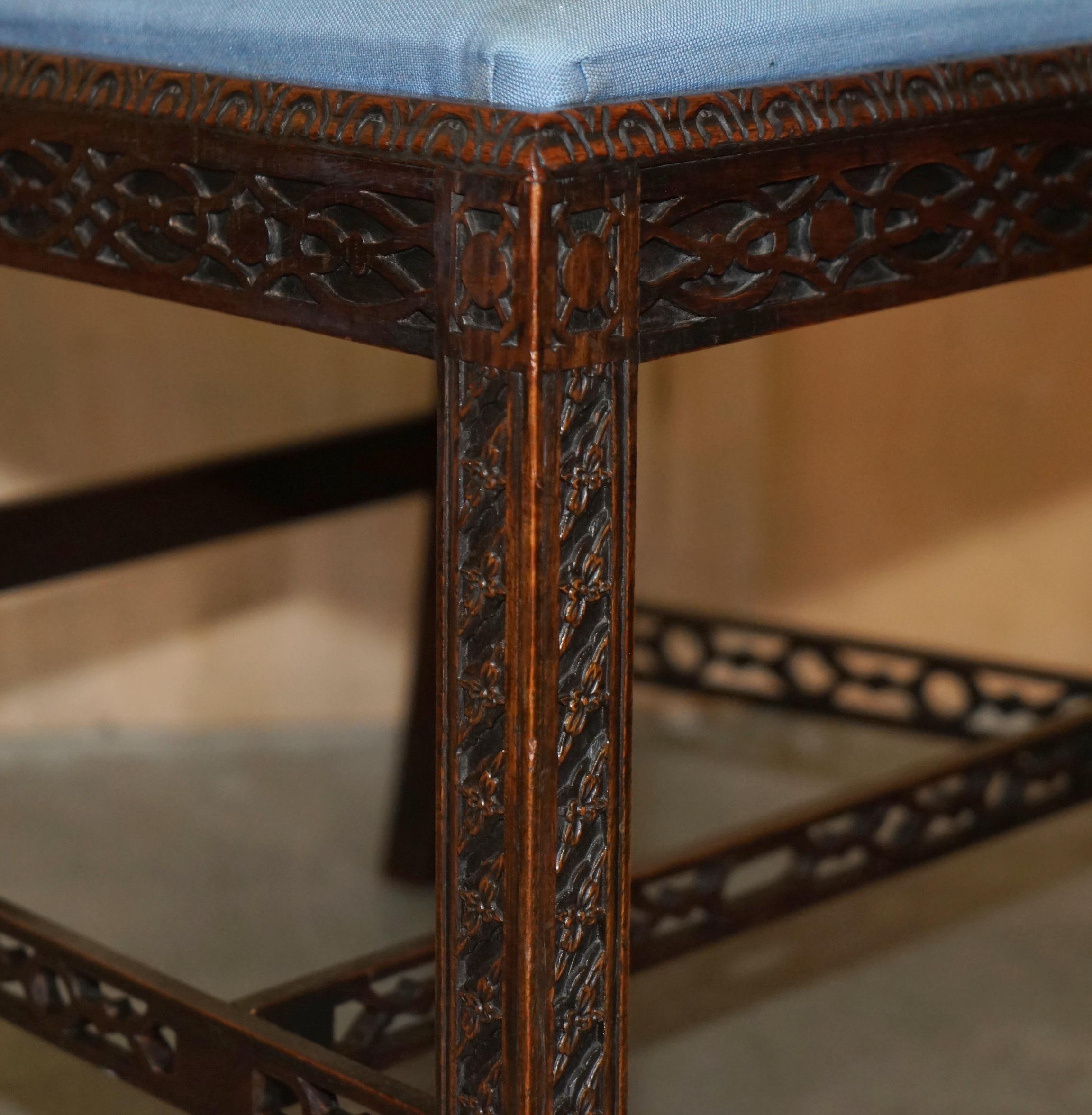 FOUR ANTIQUE COLONIAL THOMAS CHIPPENDALE HARDWOOD FRET WORK CARVED DiNING CHAIRS For Sale 3