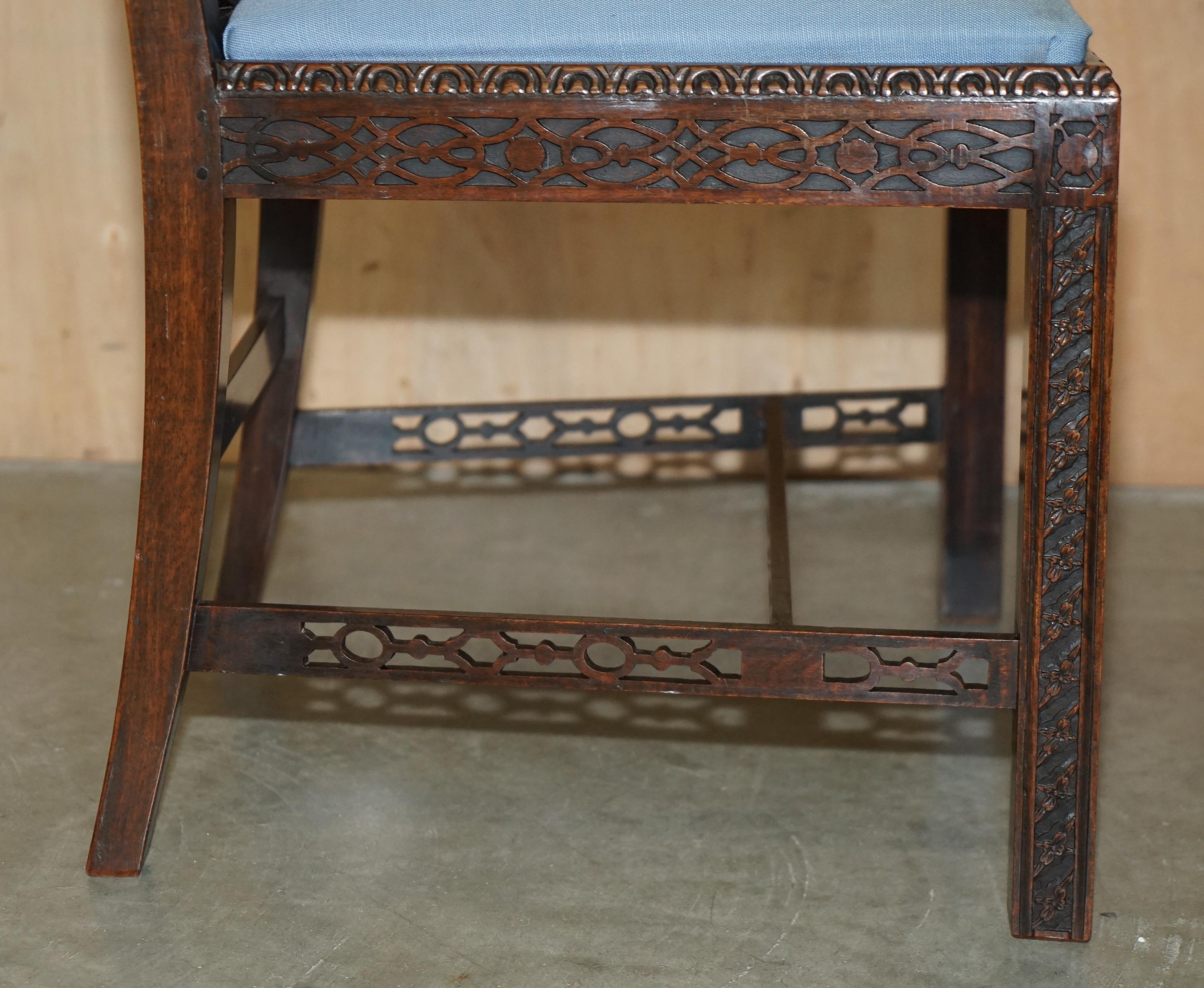 FOUR ANTIQUE COLONIAL THOMAS CHIPPENDALE HARDWOOD FRET WORK CARVED DiNING CHAIRS For Sale 6