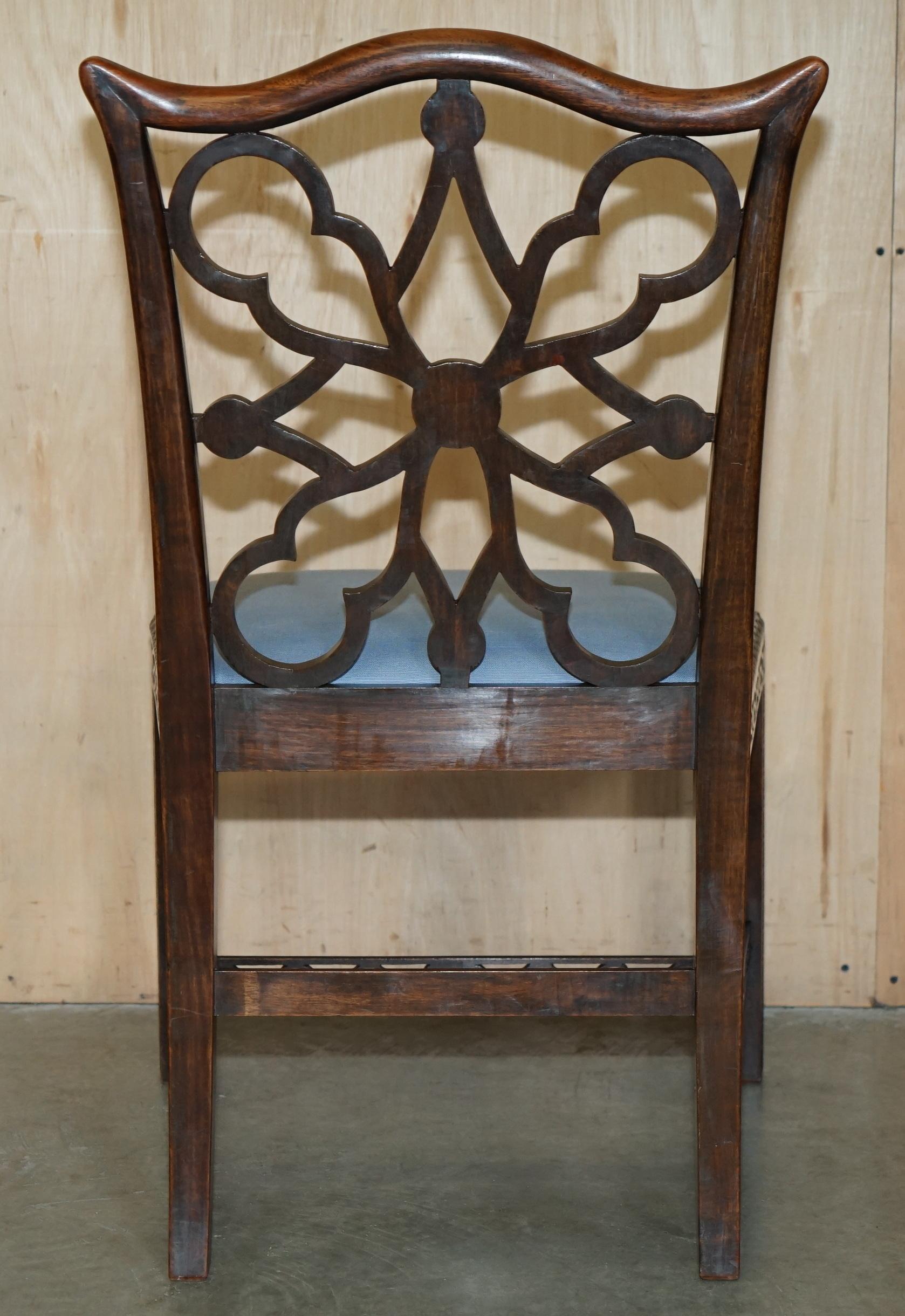 FOUR ANTIQUE COLONIAL THOMAS CHIPPENDALE HARDWOOD FRET WORK CARVED DiNING CHAIRS For Sale 7