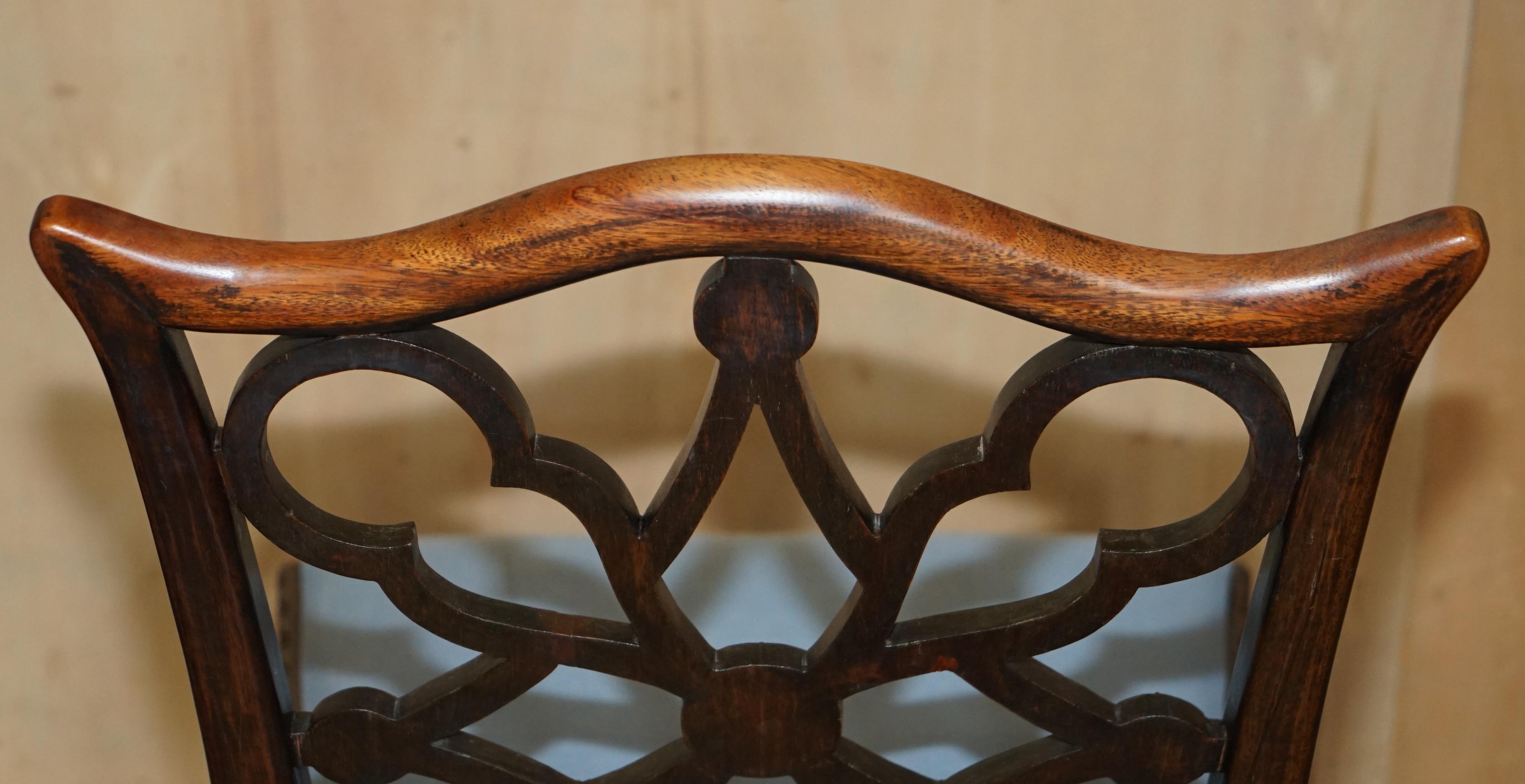 FOUR ANTIQUE COLONIAL THOMAS CHIPPENDALE HARDWOOD FRET WORK CARVED DiNING CHAIRS For Sale 8