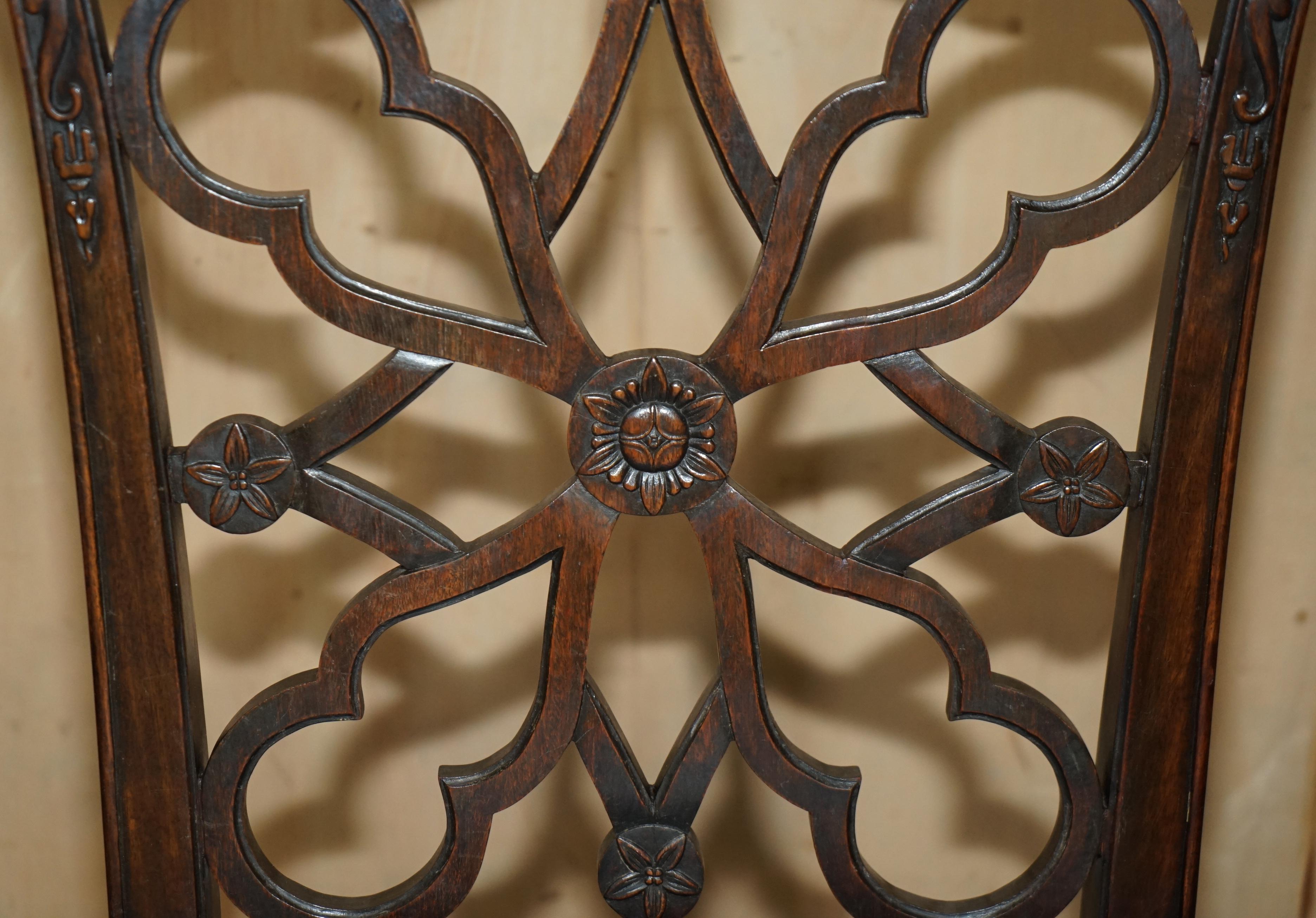 FOUR ANTIQUE COLONIAL THOMAS CHIPPENDALE HARDWOOD FRET WORK CARVED DiNING CHAIRS In Good Condition For Sale In West Sussex, Pulborough