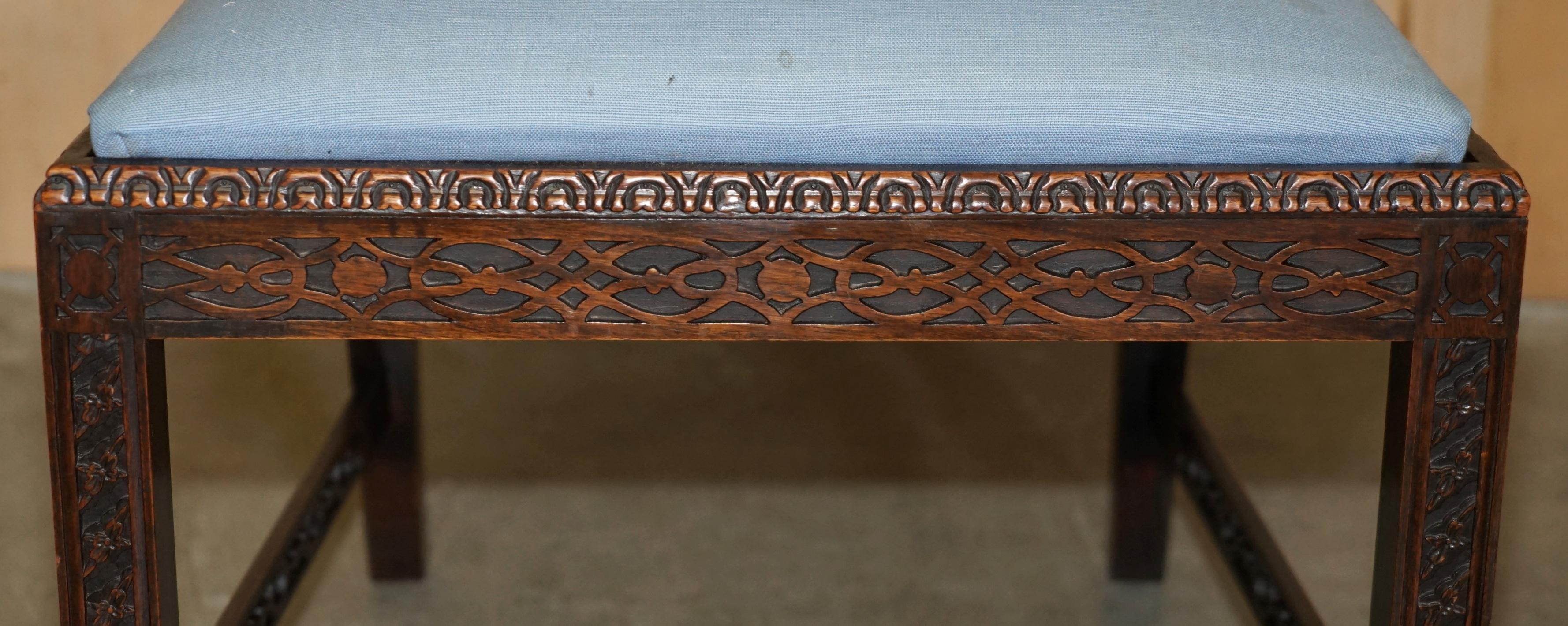 Hardwood FOUR ANTIQUE COLONIAL THOMAS CHIPPENDALE HARDWOOD FRET WORK CARVED DiNING CHAIRS For Sale