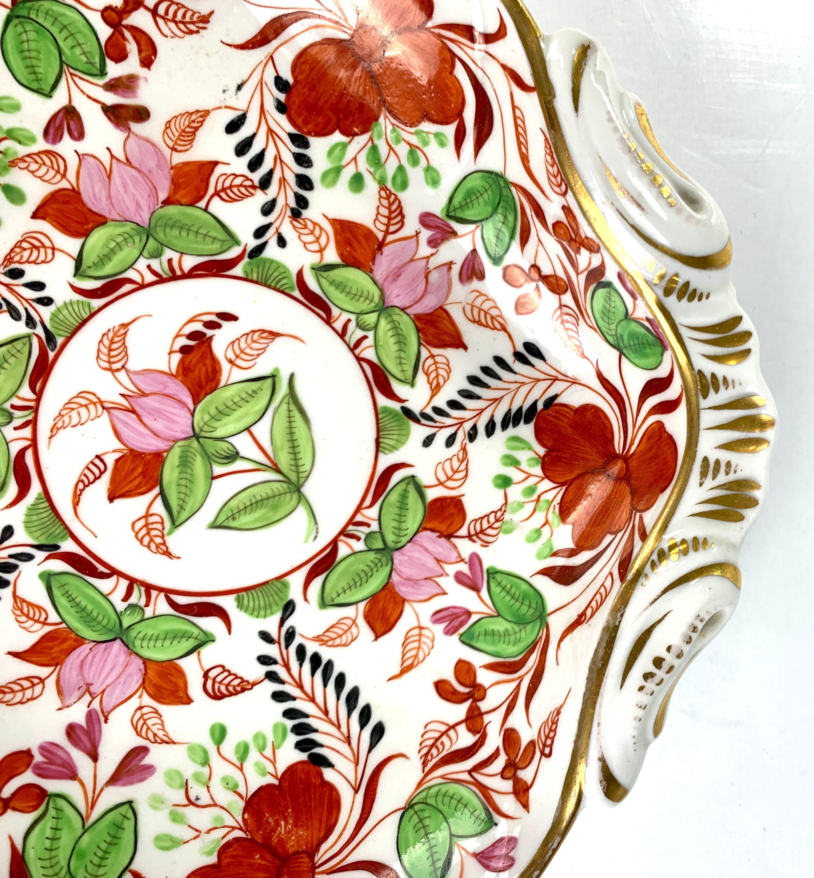 Anglais Quatre anciens plats en porcelaine anglaise en forme de coquillage fabriqués vers 1810 en vente