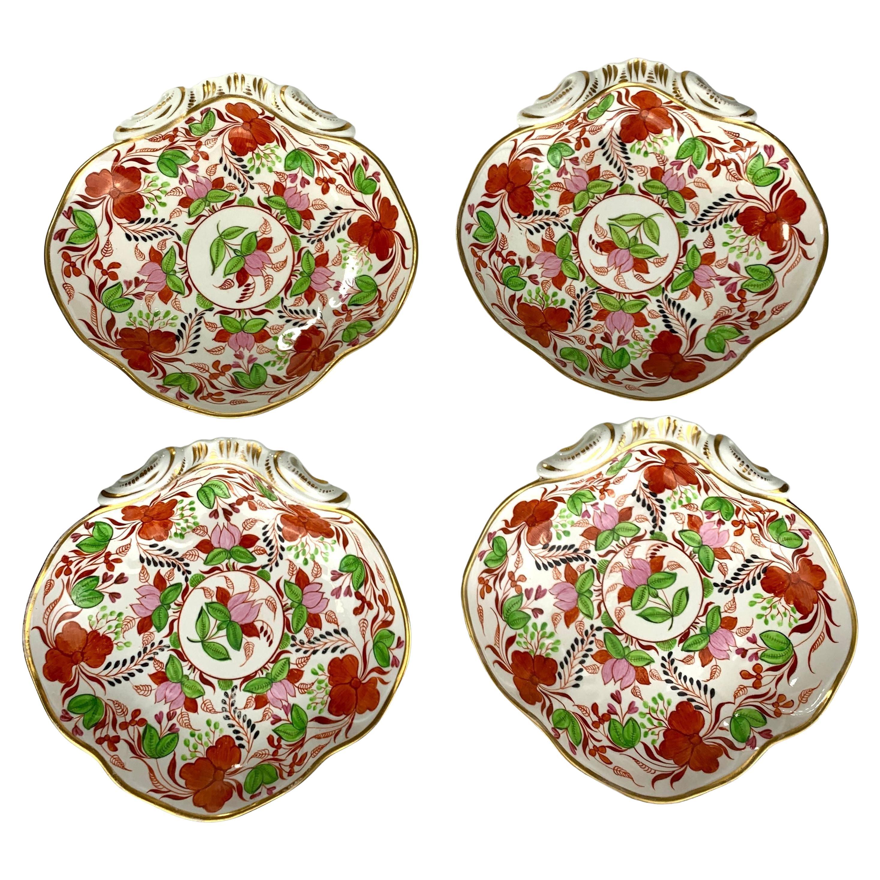 Quatre anciens plats en porcelaine anglaise en forme de coquillage fabriqués vers 1810 en vente