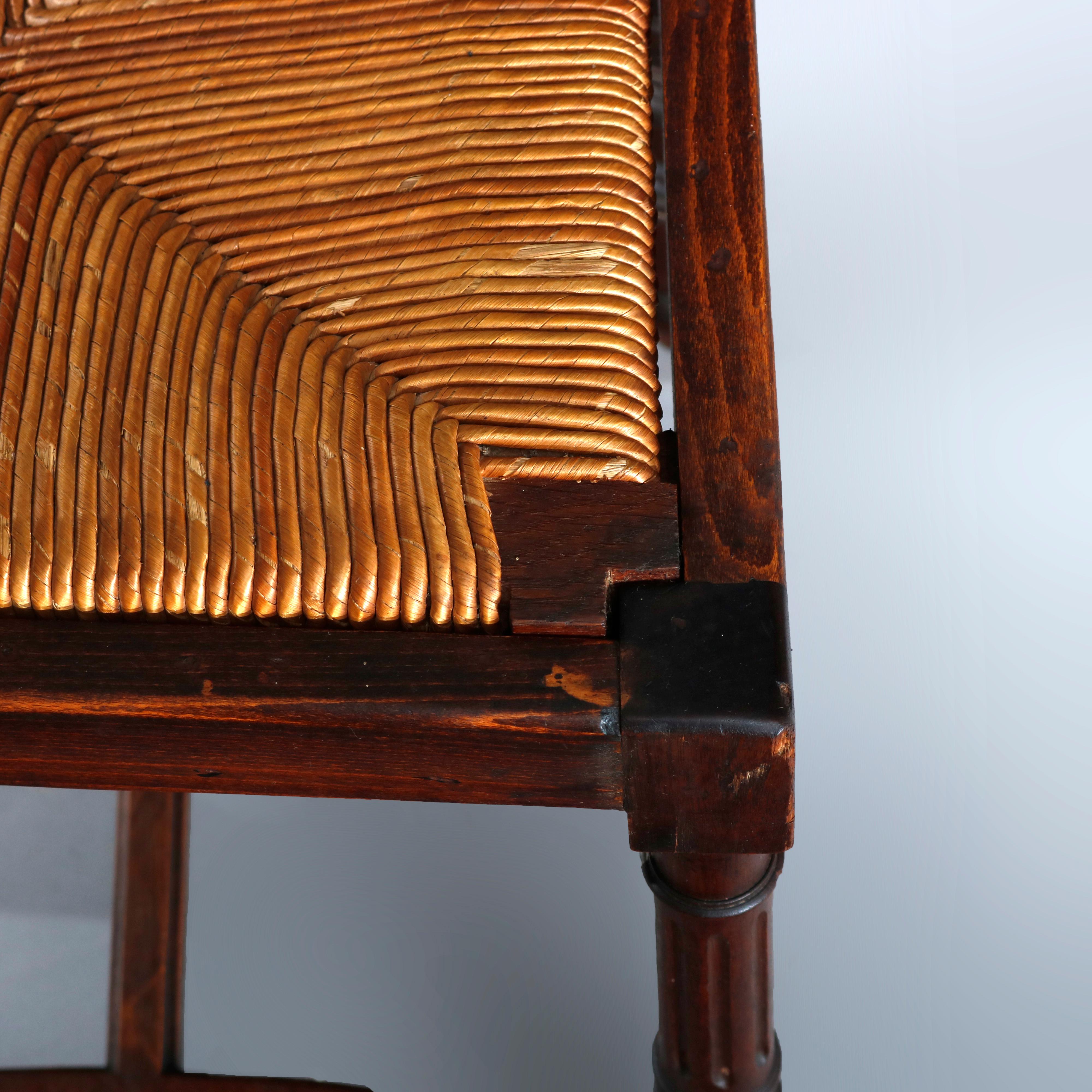 Quatre chaises de salle à manger françaises anciennes de la Renaissance en noyer sculpté et cuir en vente 2