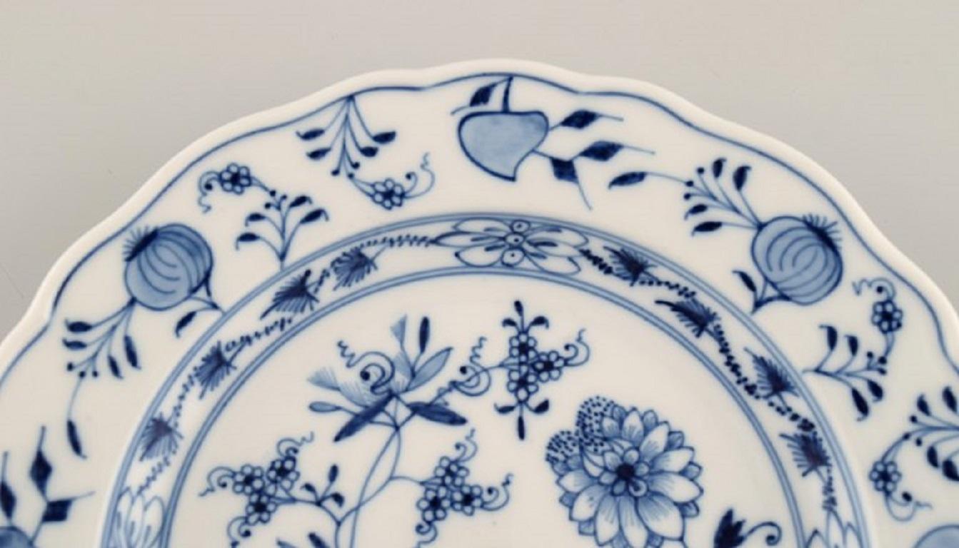 Four Antique Meissen Blue Onion Lunch Plates in Hand-Painted Porcelain In Excellent Condition In Copenhagen, DK