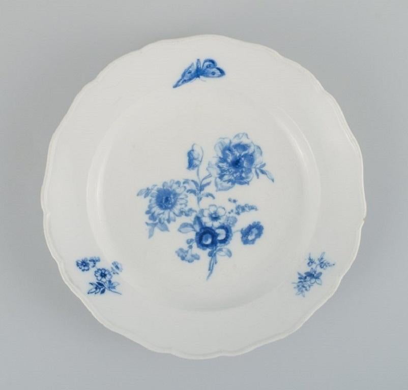 Quatre assiettes à dîner anciennes de Meissen en porcelaine. Fin du 19e siècle. Excellent état - En vente à Copenhagen, DK