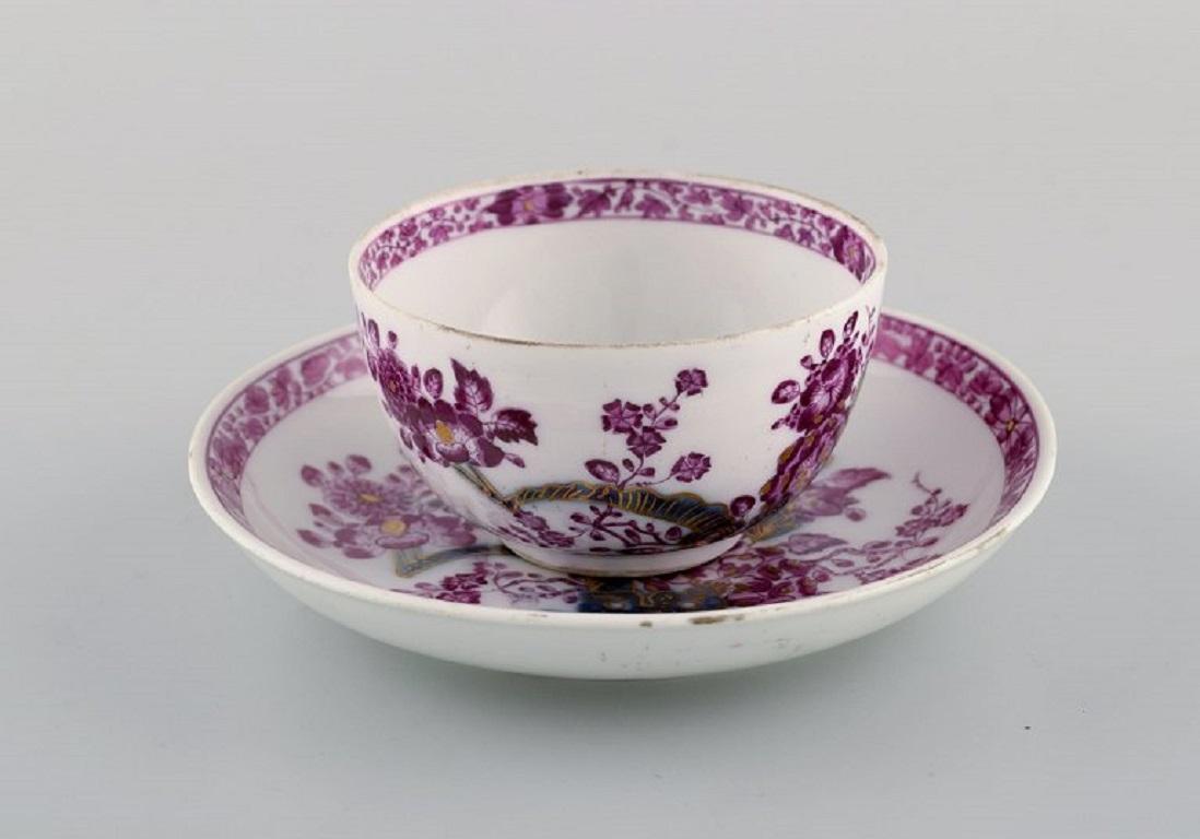 Allemand Quatre tasses à thé anciennes de Meissen avec soucoupes en porcelaine peintes à la main en vente