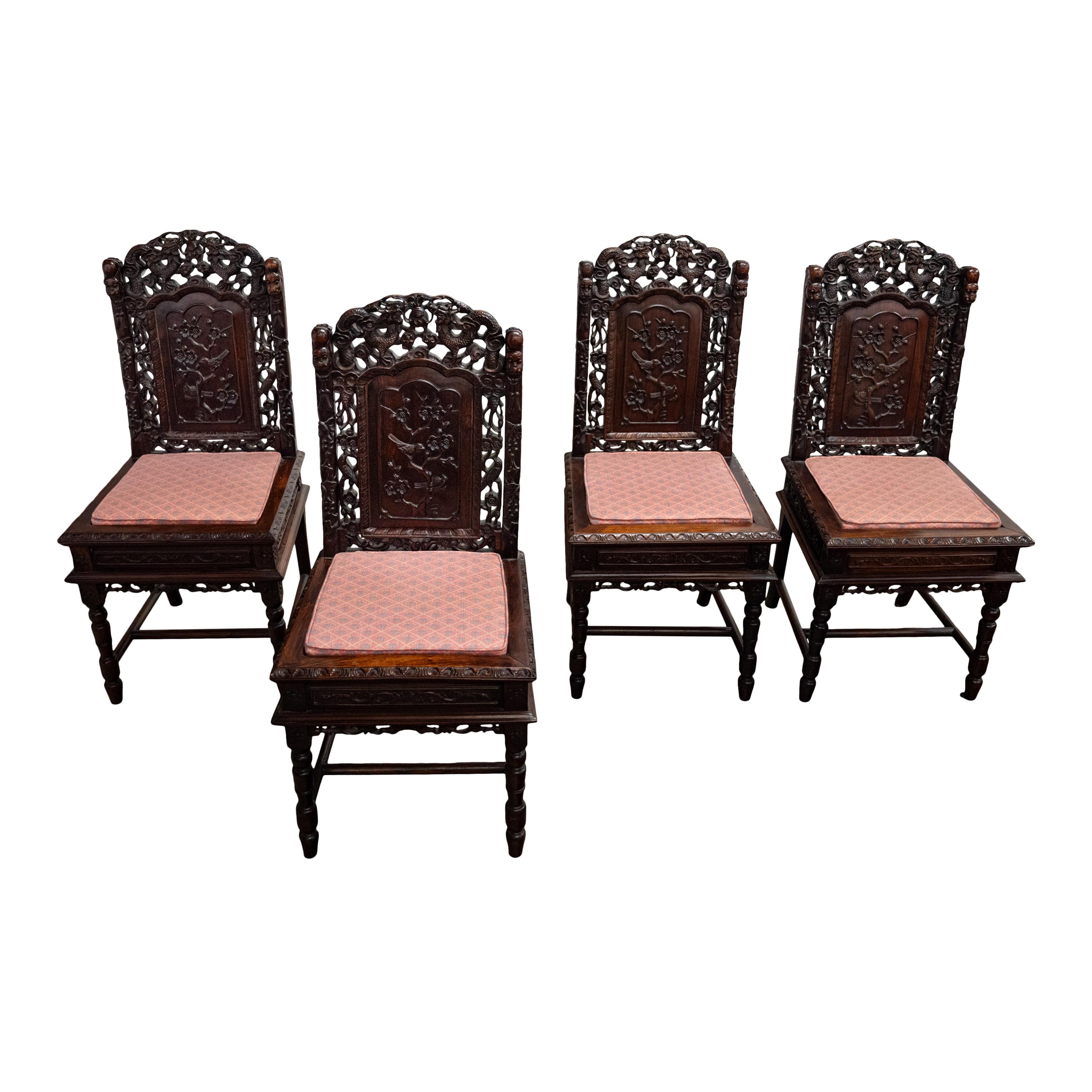Vier antike Qing Dynasty Chinese Carved Rosewood Side Dining Dragon Chairs 1880 im Zustand „Gut“ im Angebot in Portland, OR