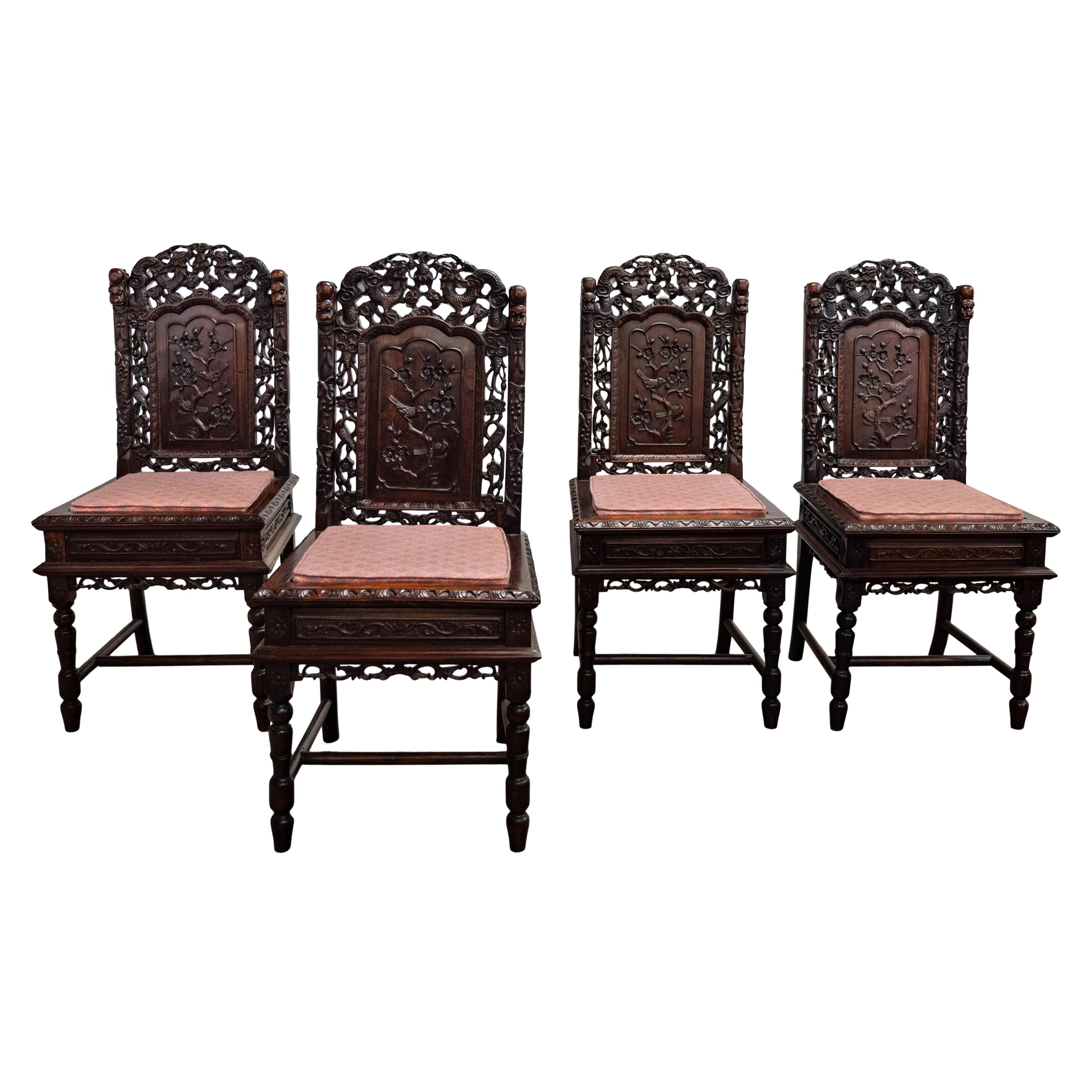 Vier antike Qing Dynasty Chinese Carved Rosewood Side Dining Dragon Chairs 1880 (Spätes 19. Jahrhundert) im Angebot