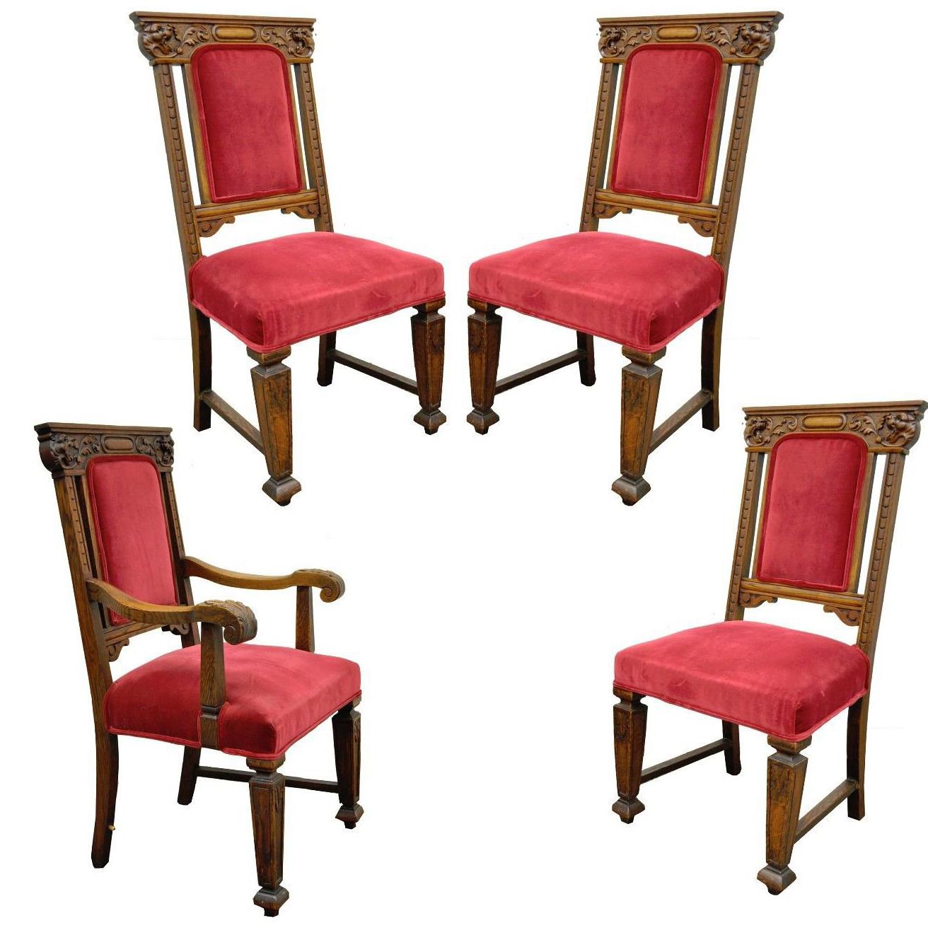 Quatre chaises de salle à manger anciennes en chêne sculpté à bras en forme de lion, de style néo-Renaissance