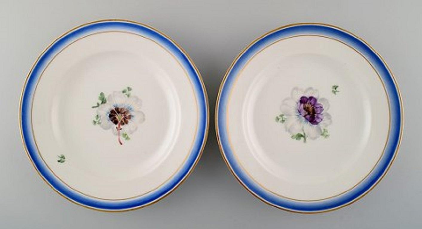 Four antique Royal Copenhagen plates in hand painted porcelain with flowers and blue border with gold. Model number 592/9052, late 19th century.
Measures: Diameter 20.5 cm.
1st factory quality.
In very good condition.
Stamped.