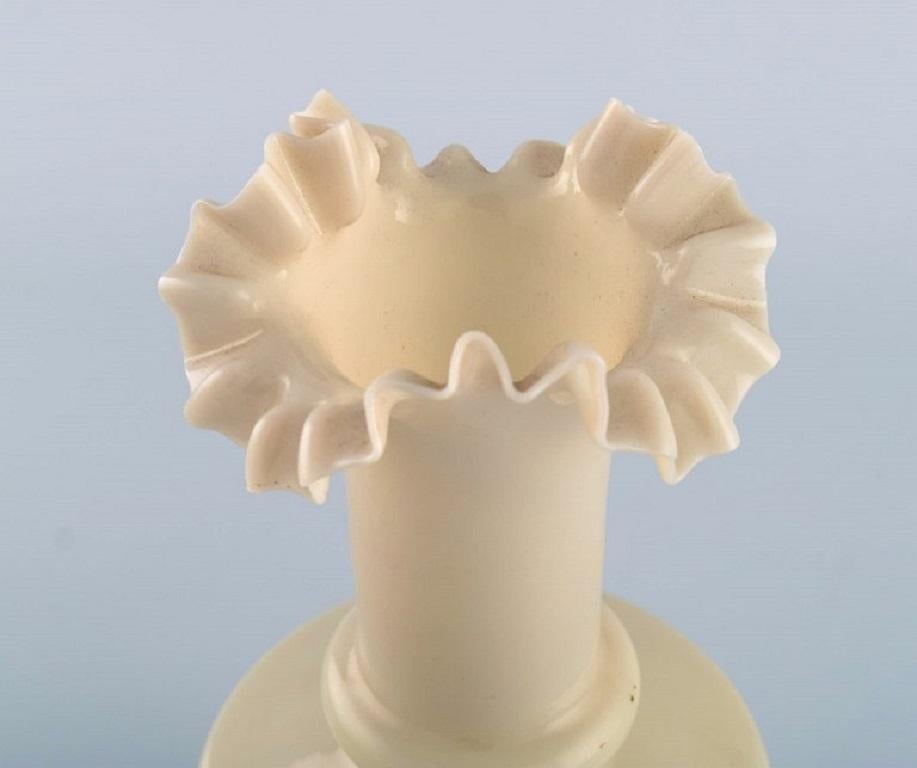 Quatre vases anciens en verre d'art opale peint à la main et soufflé à la bouche, env. 1900 en vente 1