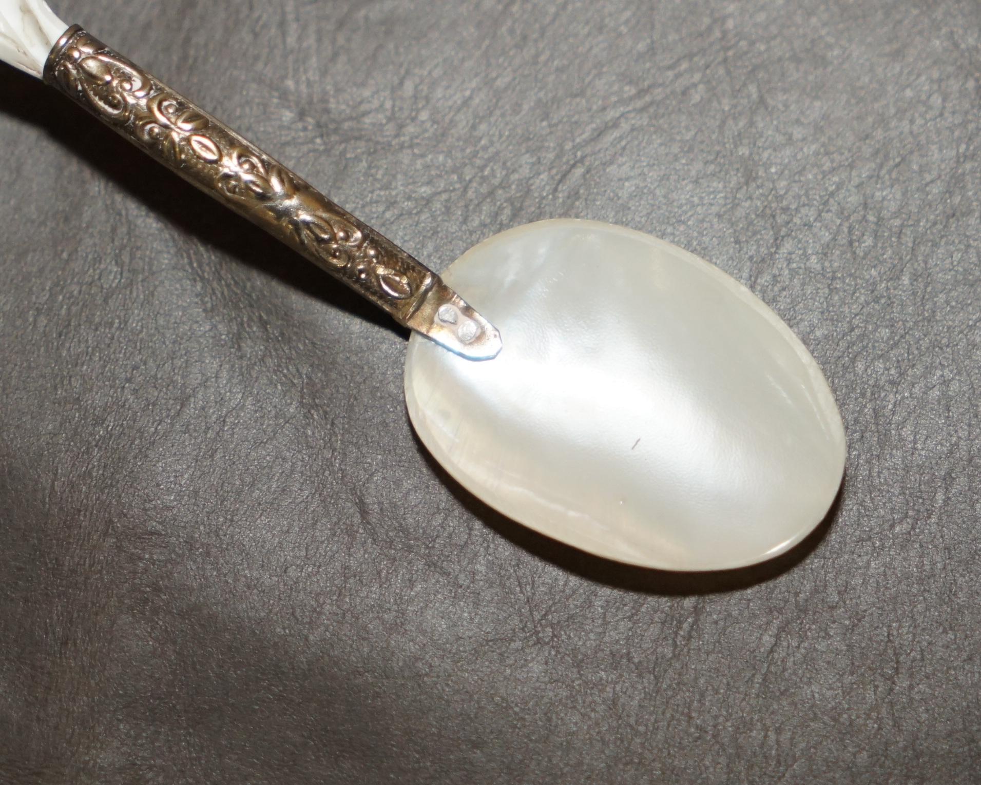 Victorian FOUR ANTIQUE ViCTORIAN MOTHER OF PEARL & STERLING SILVER TESTED SHELL TEA SPOONS For Sale