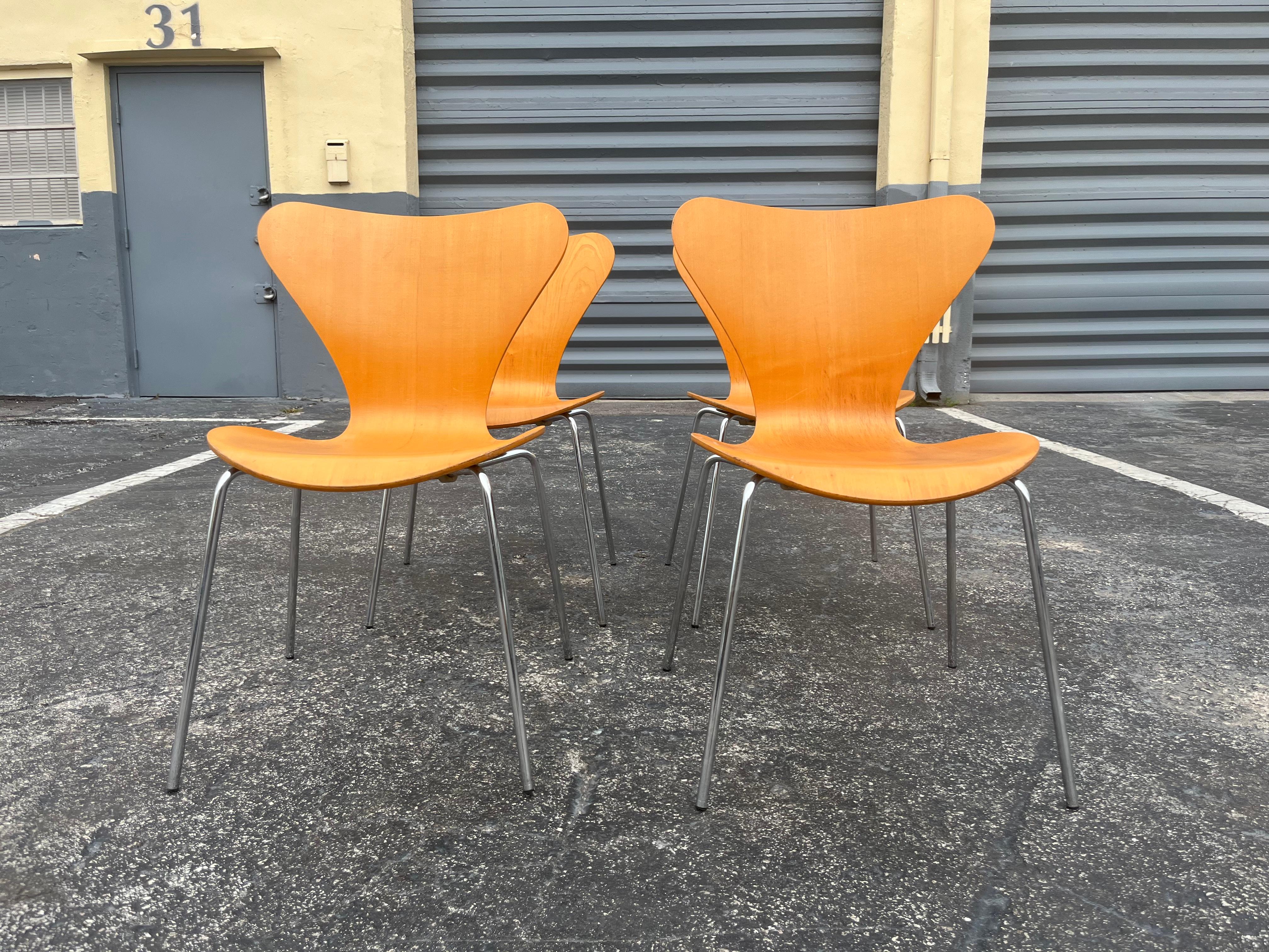Late 20th Century Four Arne Jacobsen Chairs Series 7 for Fritz Hansen