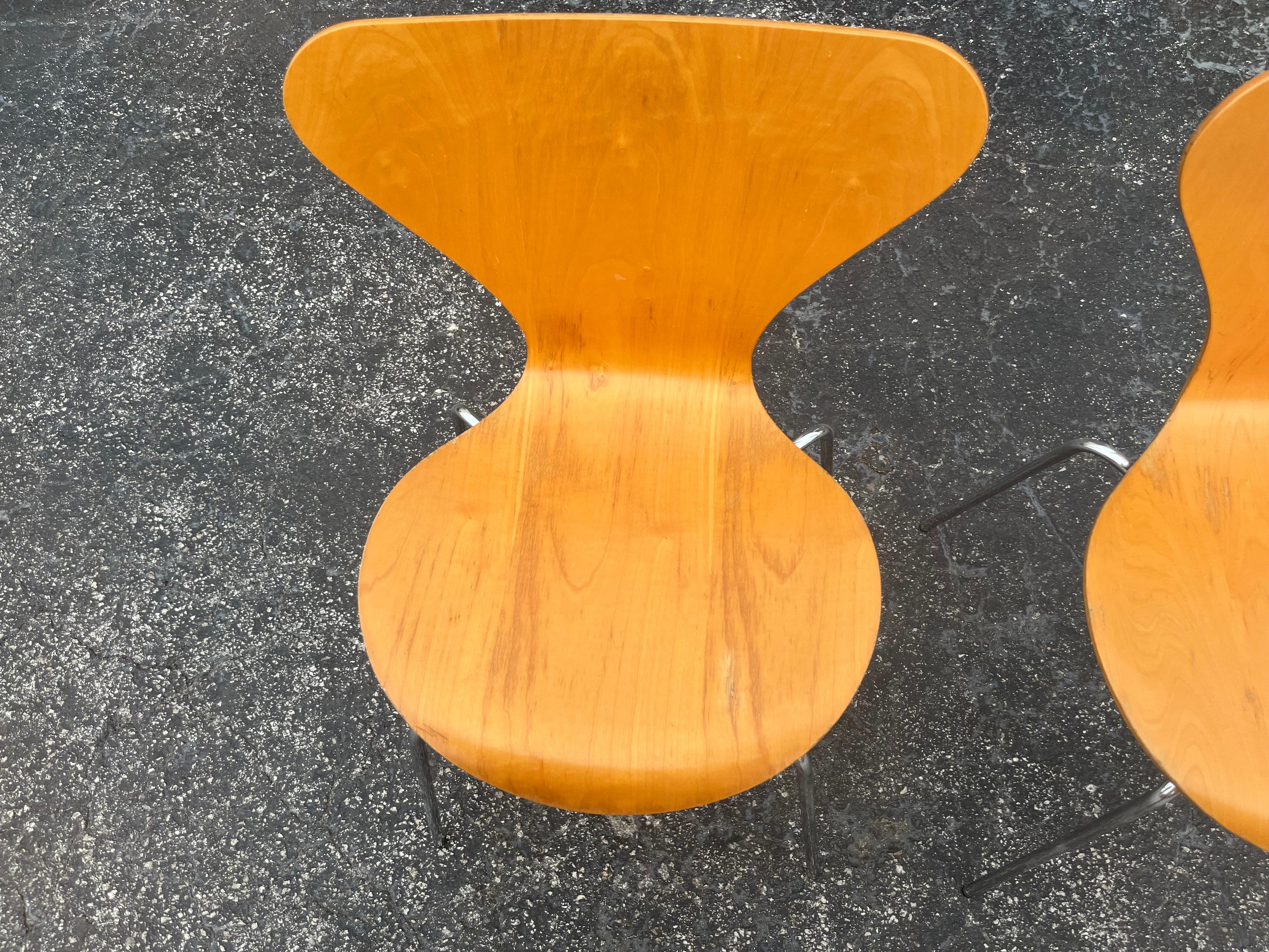 Four Arne Jacobsen Chairs Series 7 for Fritz Hansen 1