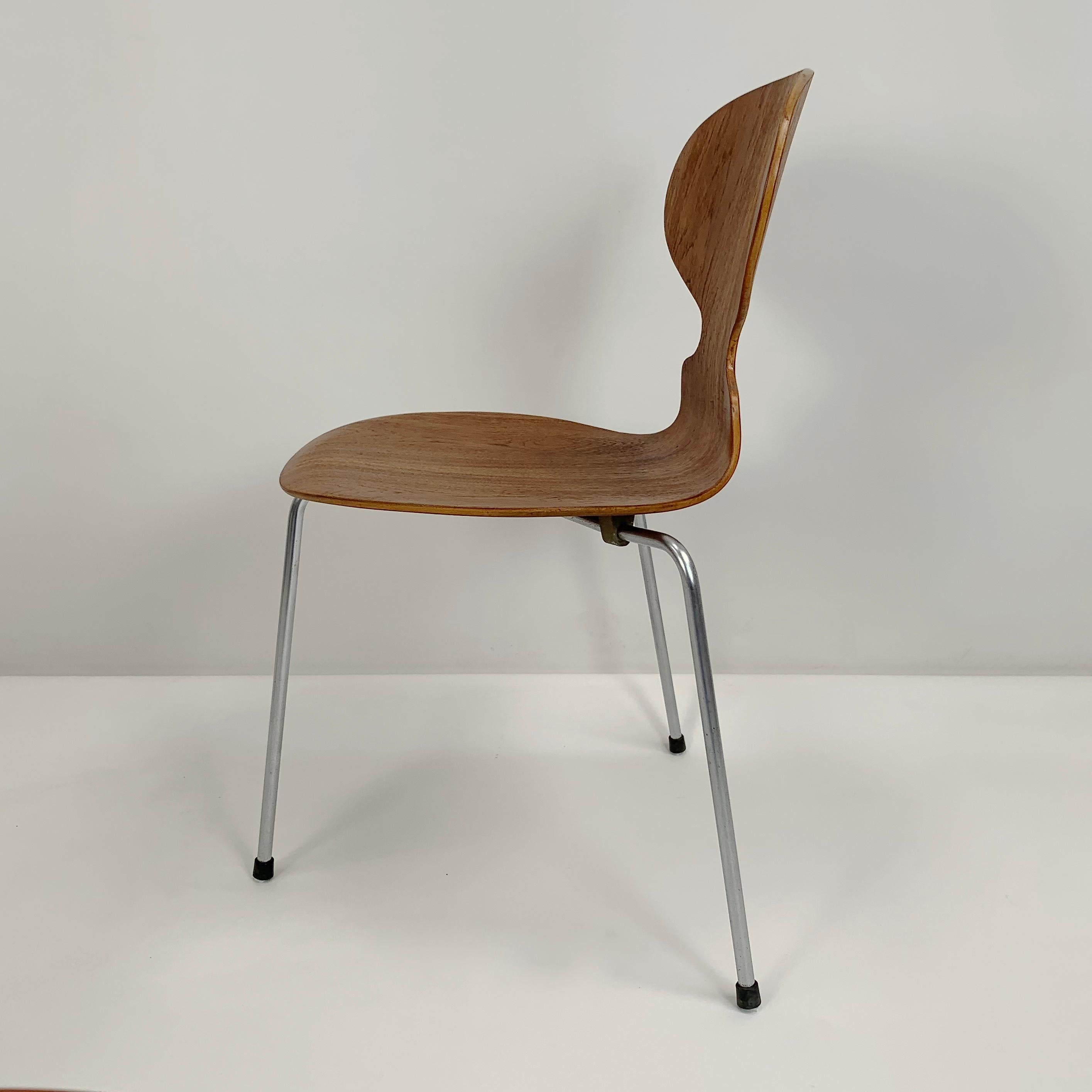 Arne Jacobsen Set Three-Legged Ant Chairs Model 3101, Fritz Hansen, circa 1960. 3