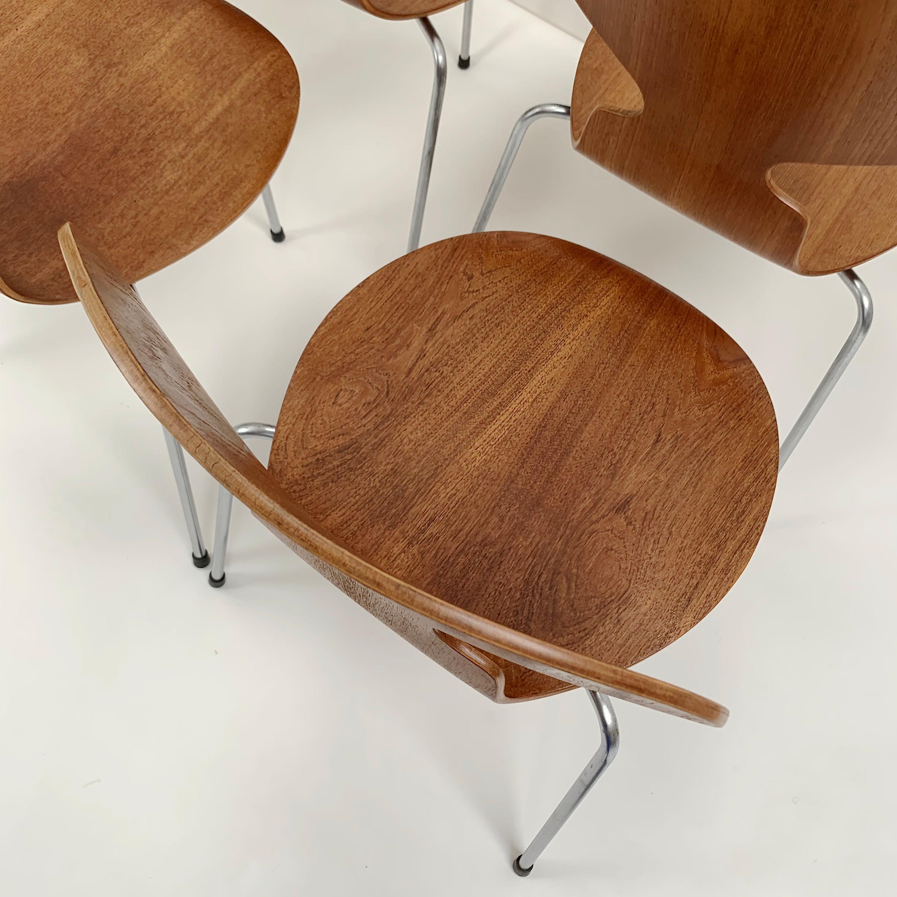  Arne Jacobsen Set Three-Legged Ant Chairs Model 3101, Fritz Hansen, circa 1960. 9