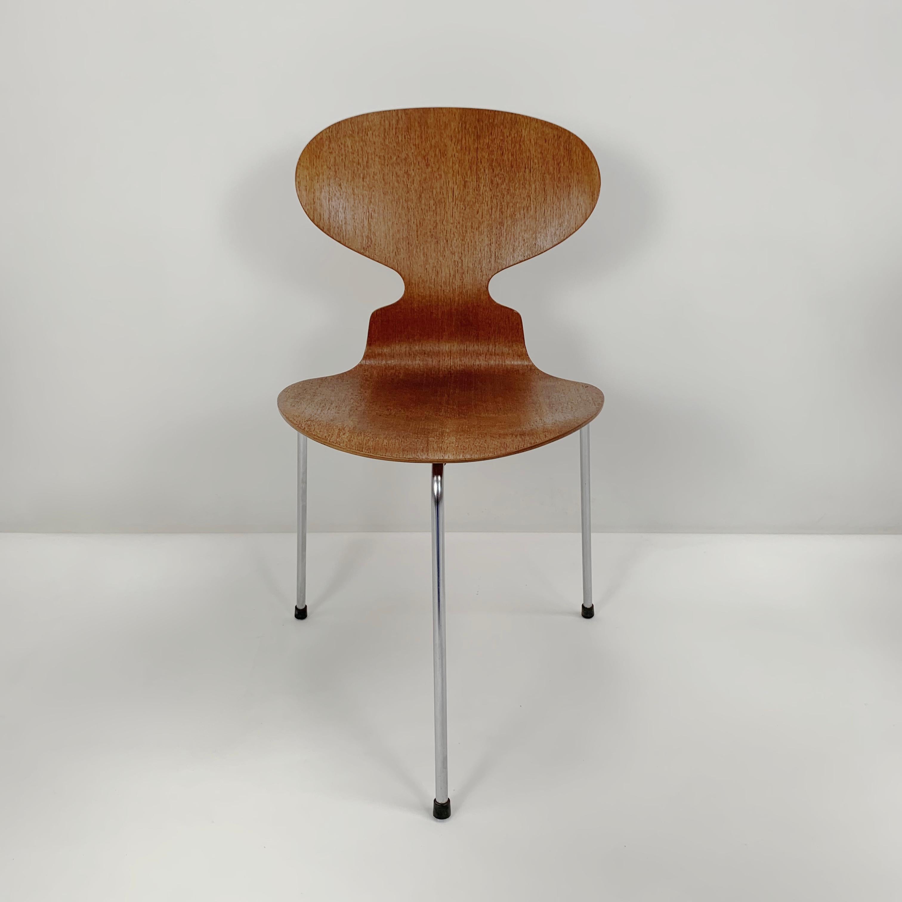  Arne Jacobsen Set Three-Legged Ant Chairs Model 3101, Fritz Hansen, circa 1960. 1